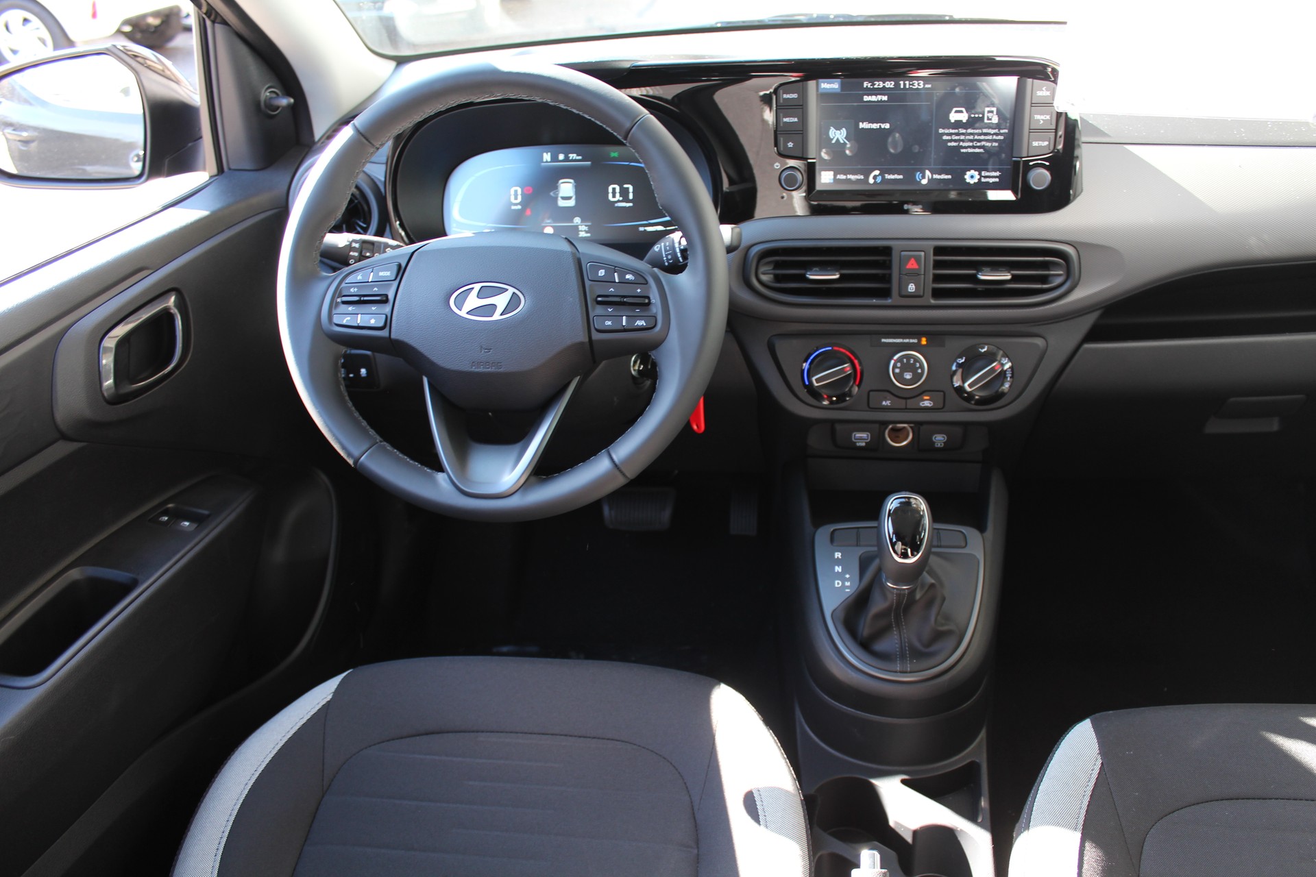HYUNDAI i10 1.0 Origo Aut.-image-9
