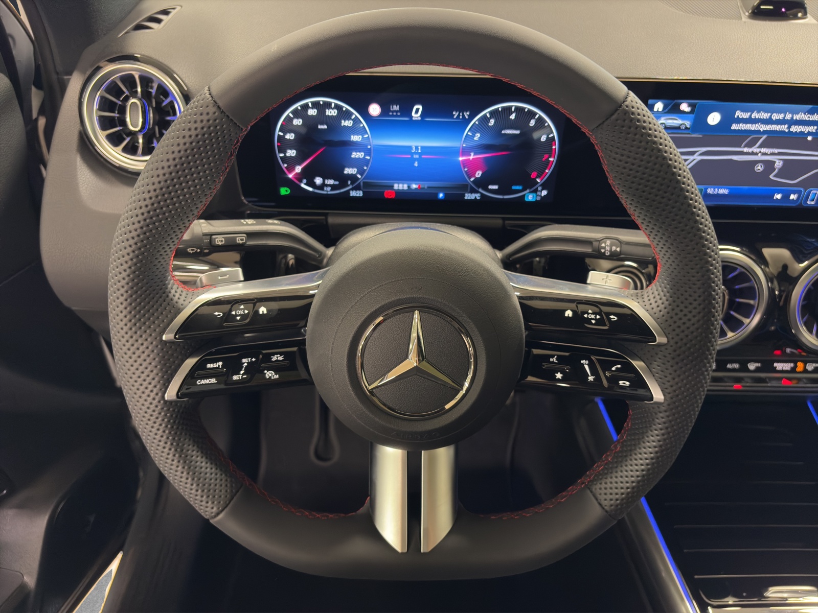 MERCEDES-BENZ GLA 220 4M-image-6