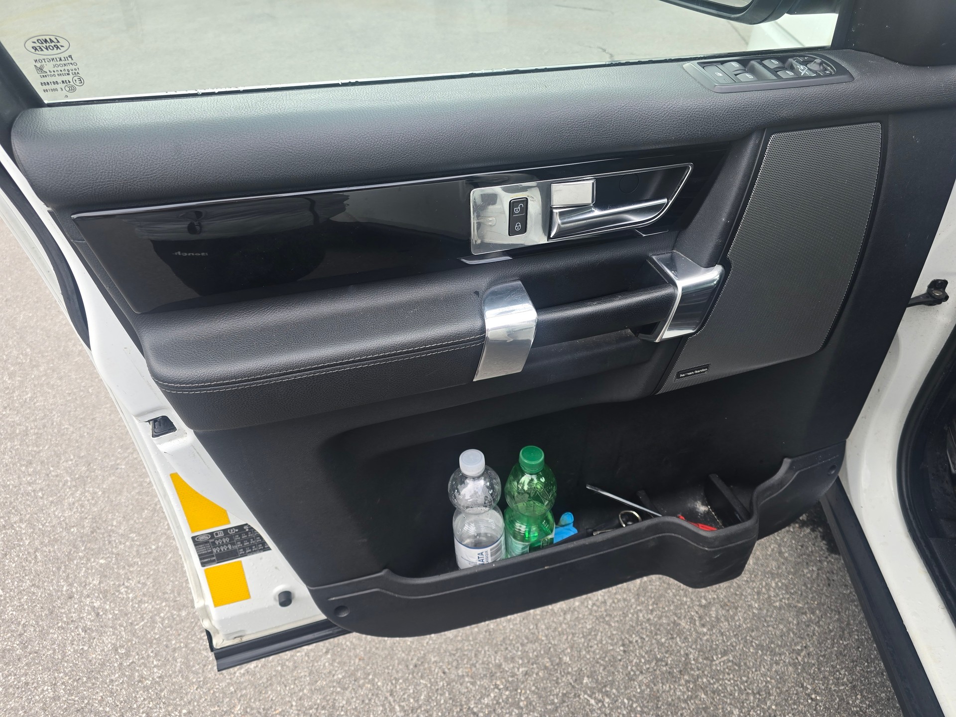 LAND ROVER Discovery 3.0 TDV6 SE Automatic-image-11