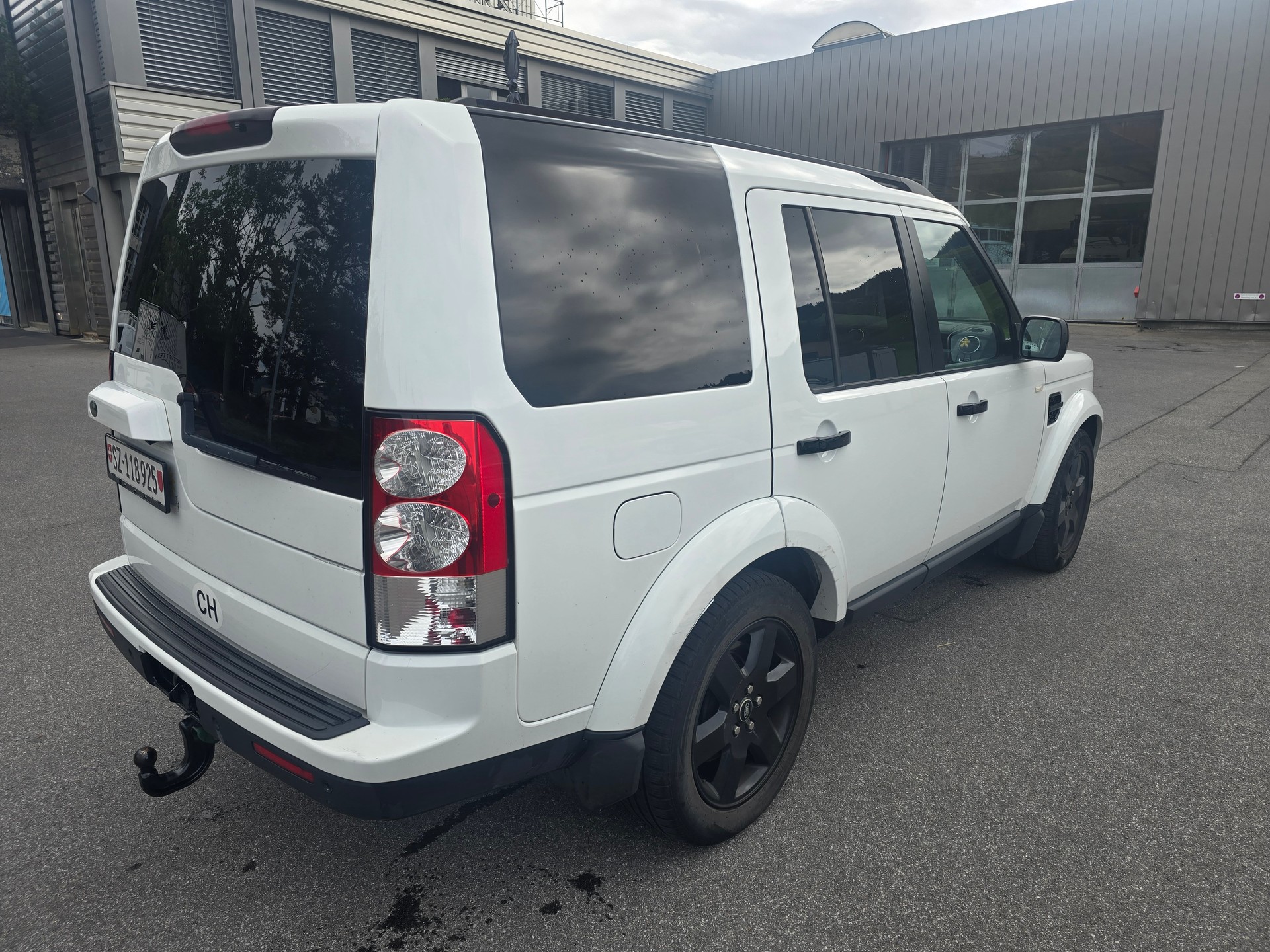 LAND ROVER Discovery 3.0 TDV6 SE Automatic-image-4