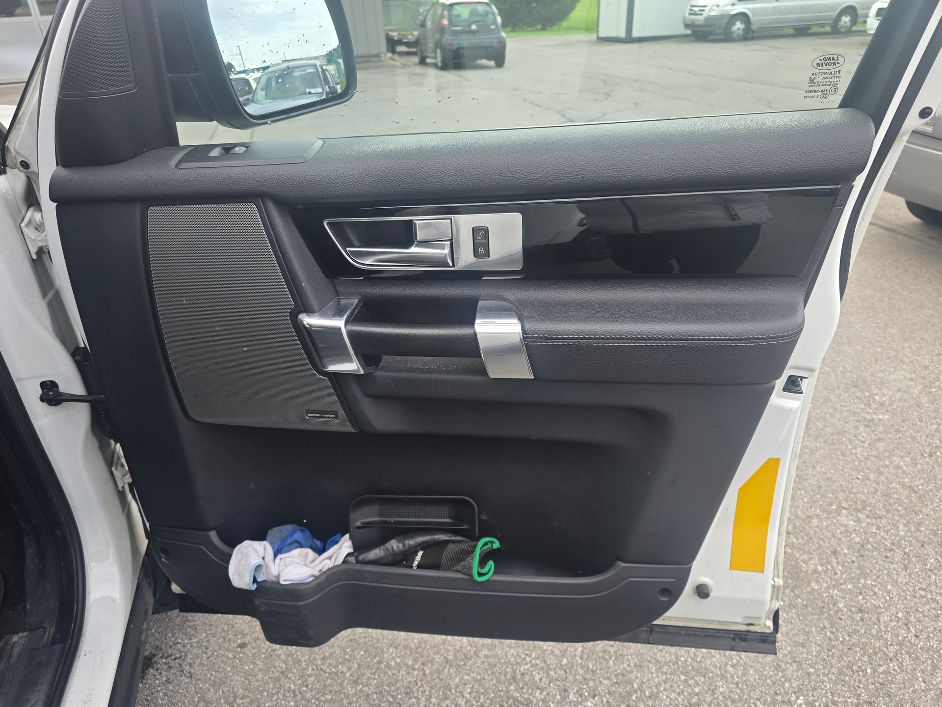 LAND ROVER Discovery 3.0 TDV6 SE Automatic-image-12