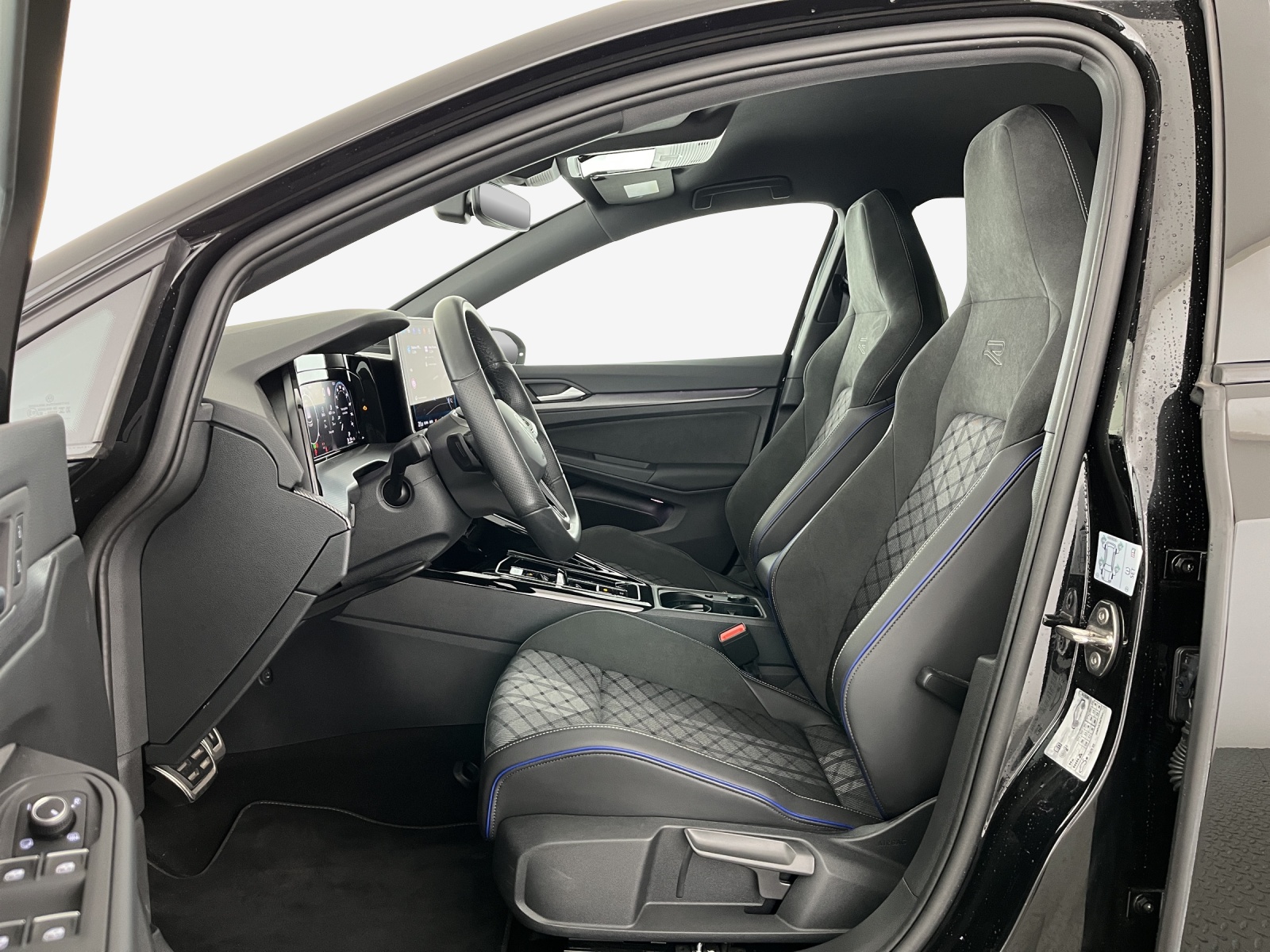VW Golf 1.5 e TSI mHEV R-Line DSG-image-7