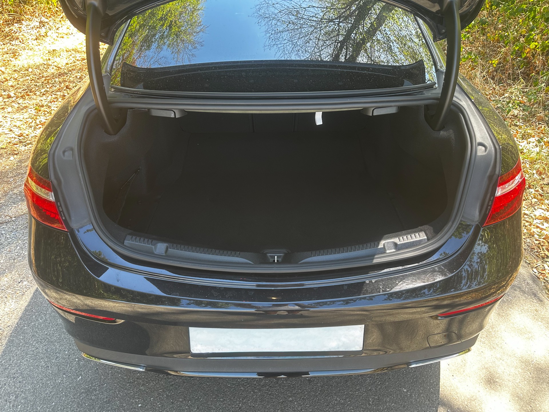 MERCEDES-BENZ E 220 d AMG Line 4matic-image-1