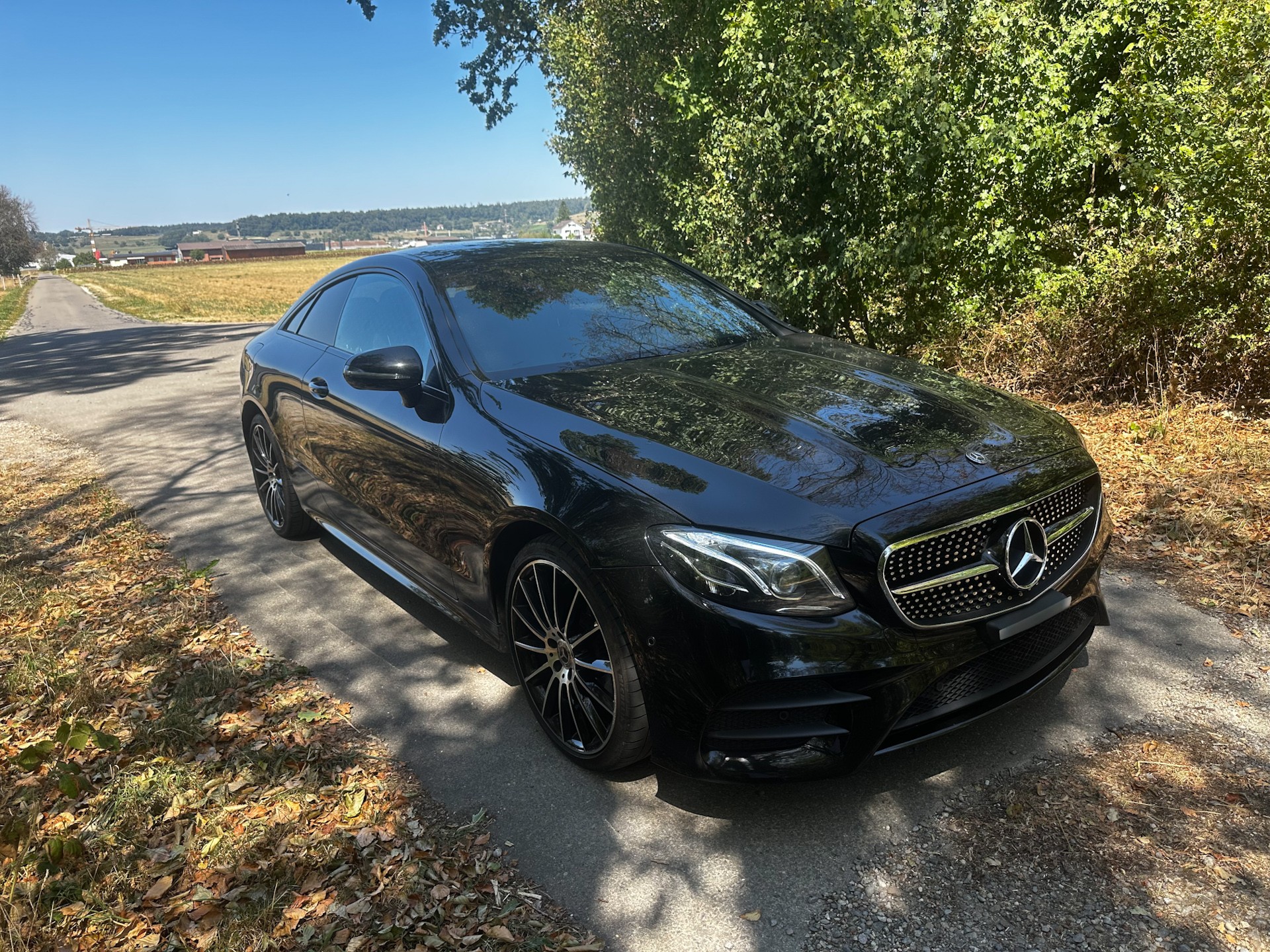 MERCEDES-BENZ E 220 d AMG Line 4matic-image-0