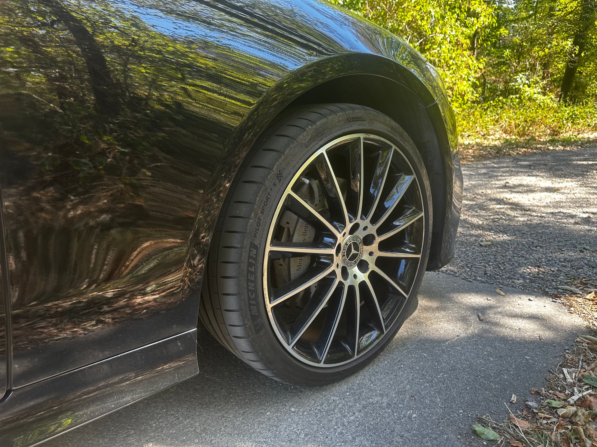 MERCEDES-BENZ E 220 d AMG Line 4matic-image-2