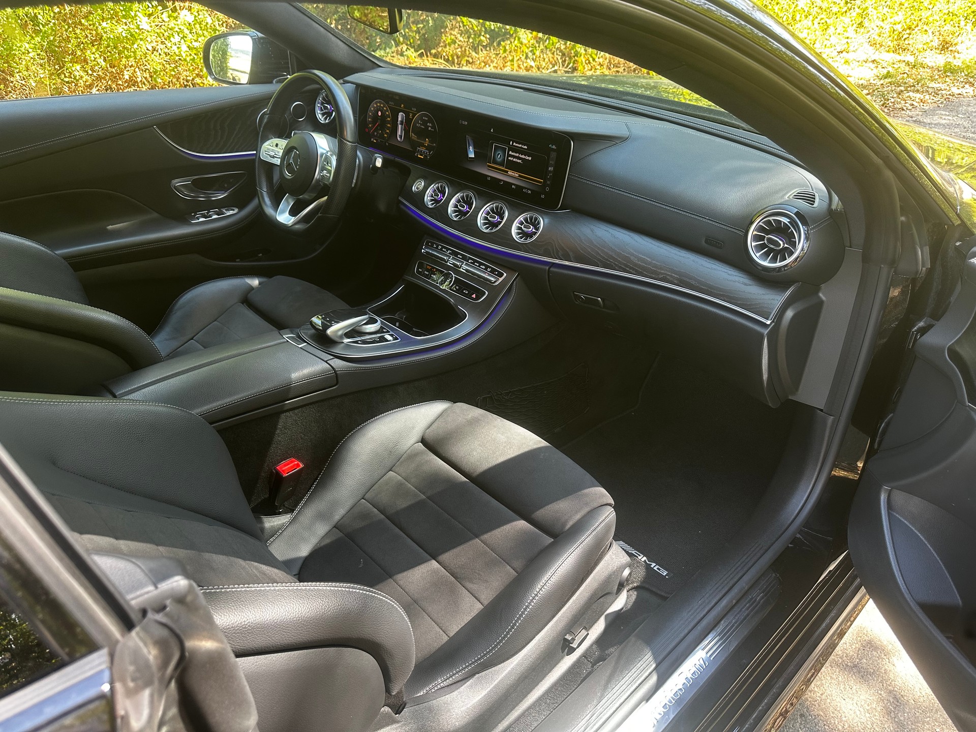 MERCEDES-BENZ E 220 d AMG Line 4matic-image-3