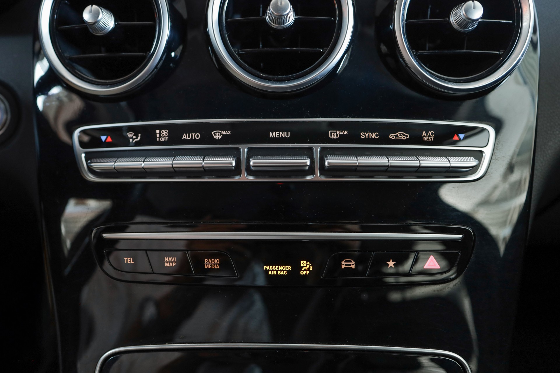 MERCEDES-BENZ GLC 200 4Matic 9G-Tronic-image-17