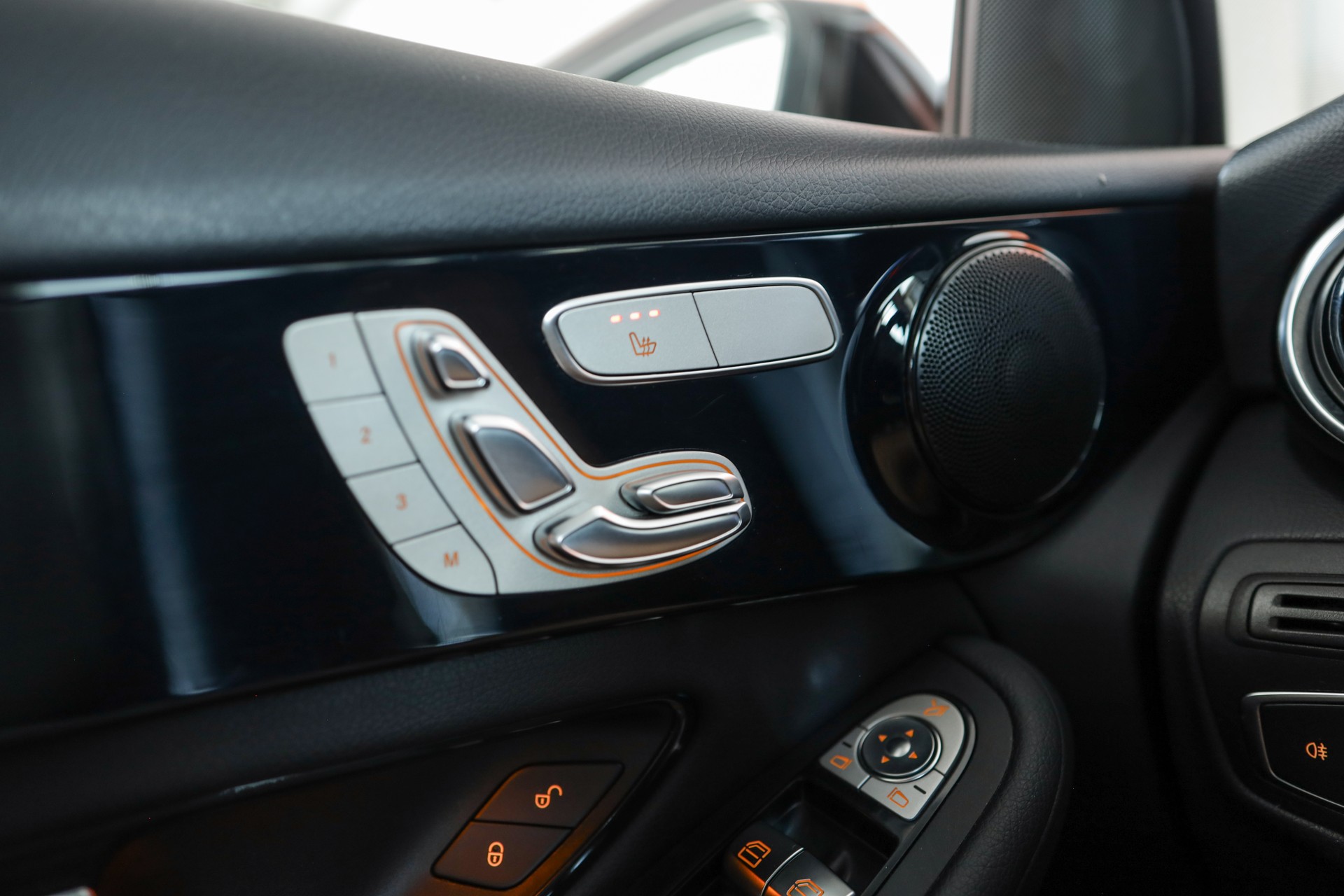 MERCEDES-BENZ GLC 200 4Matic 9G-Tronic-image-19