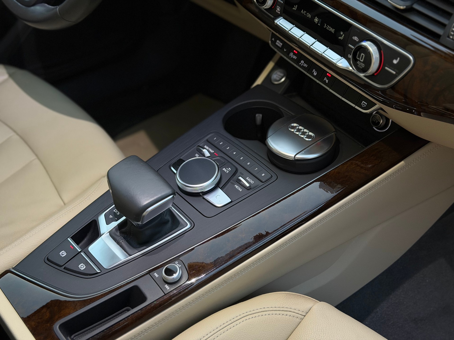AUDI A4 Limousine 2.0 TFSI quattro S-tronic-image-15