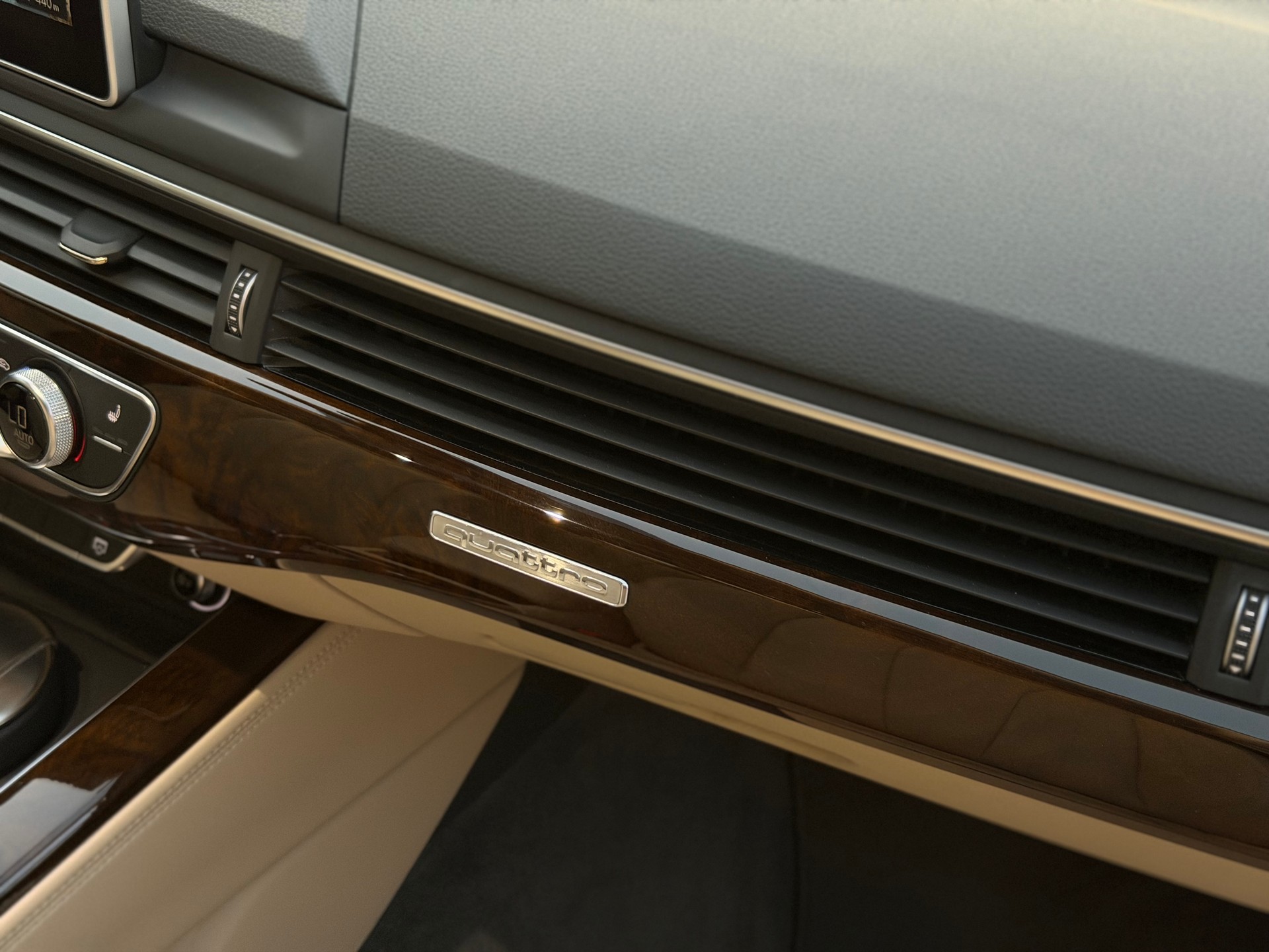 AUDI A4 Limousine 2.0 TFSI quattro S-tronic-image-19
