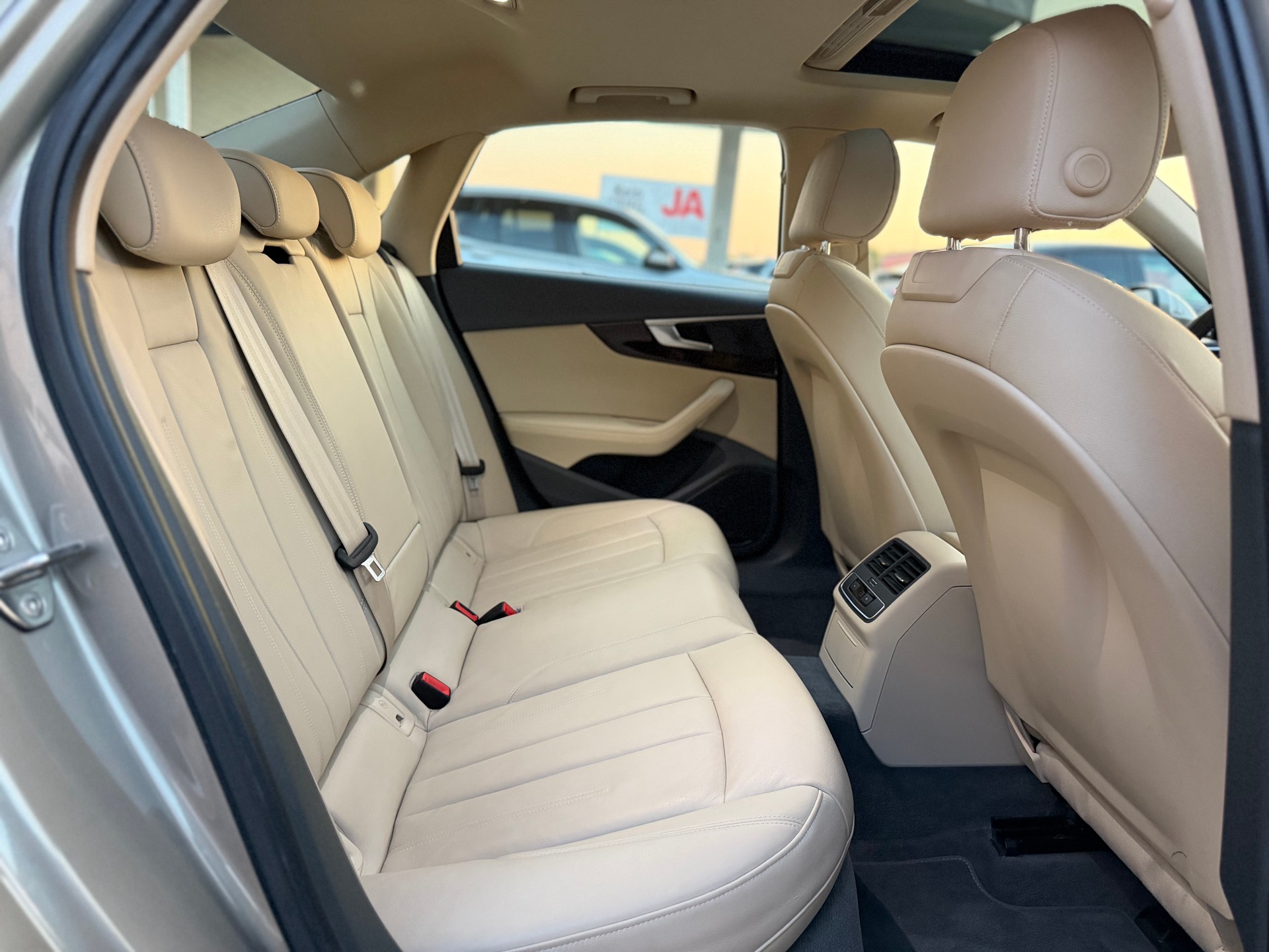 AUDI A4 Limousine 2.0 TFSI quattro S-tronic-image-11