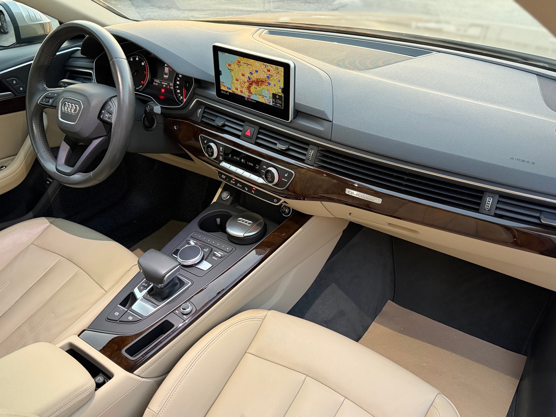 AUDI A4 Limousine 2.0 TFSI quattro S-tronic-image-13
