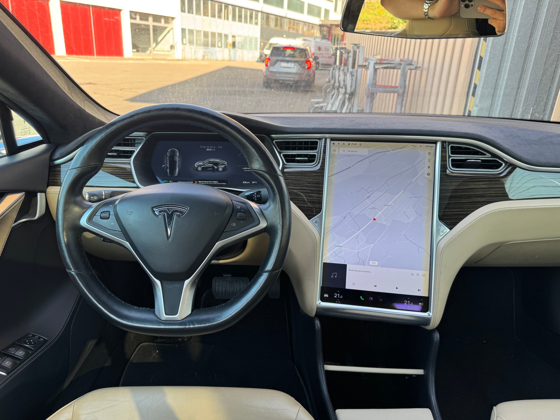 TESLA Model S 85 D-image-8