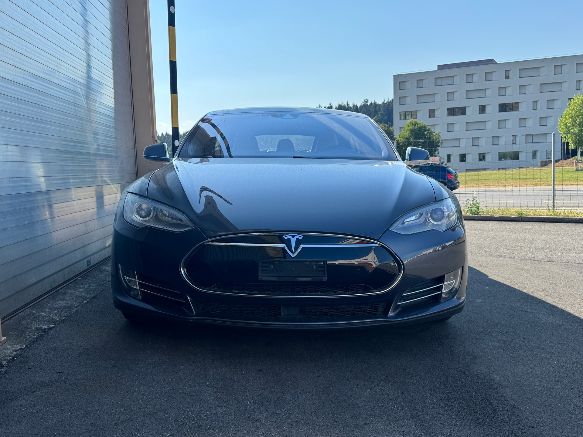 TESLA Model S 85 D-image-1