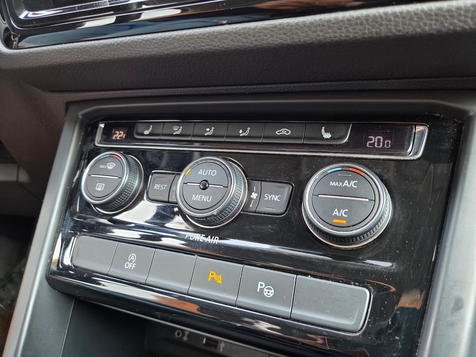 VW Touran 1.4 TSI / 7-Plätzer / Trendline DSG-image-11