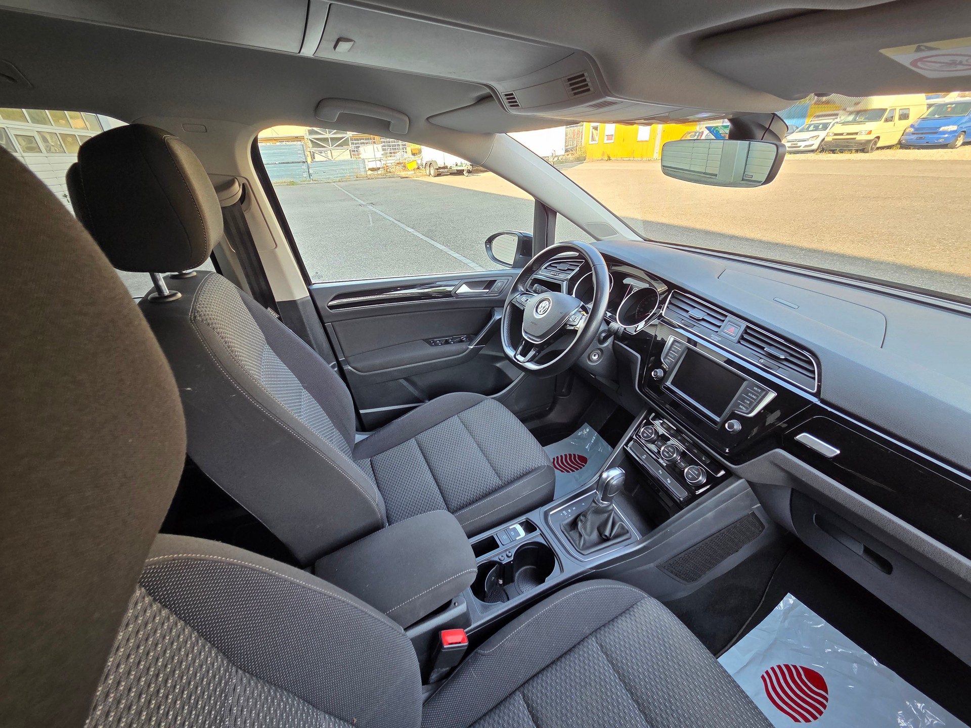 VW Touran 1.4 TSI / 7-Plätzer / Trendline DSG-image-8