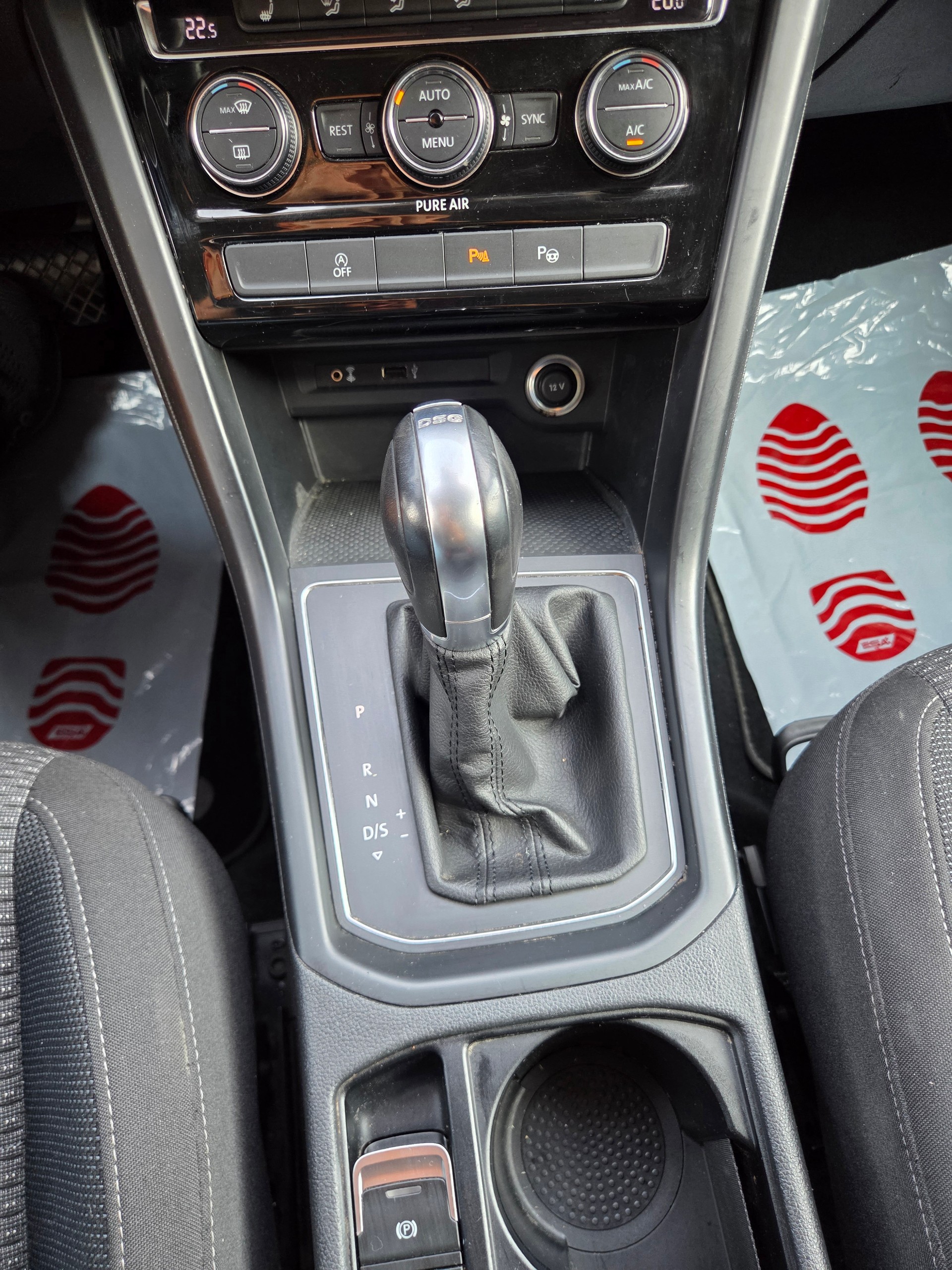VW Touran 1.4 TSI / 7-Plätzer / Trendline DSG-image-9
