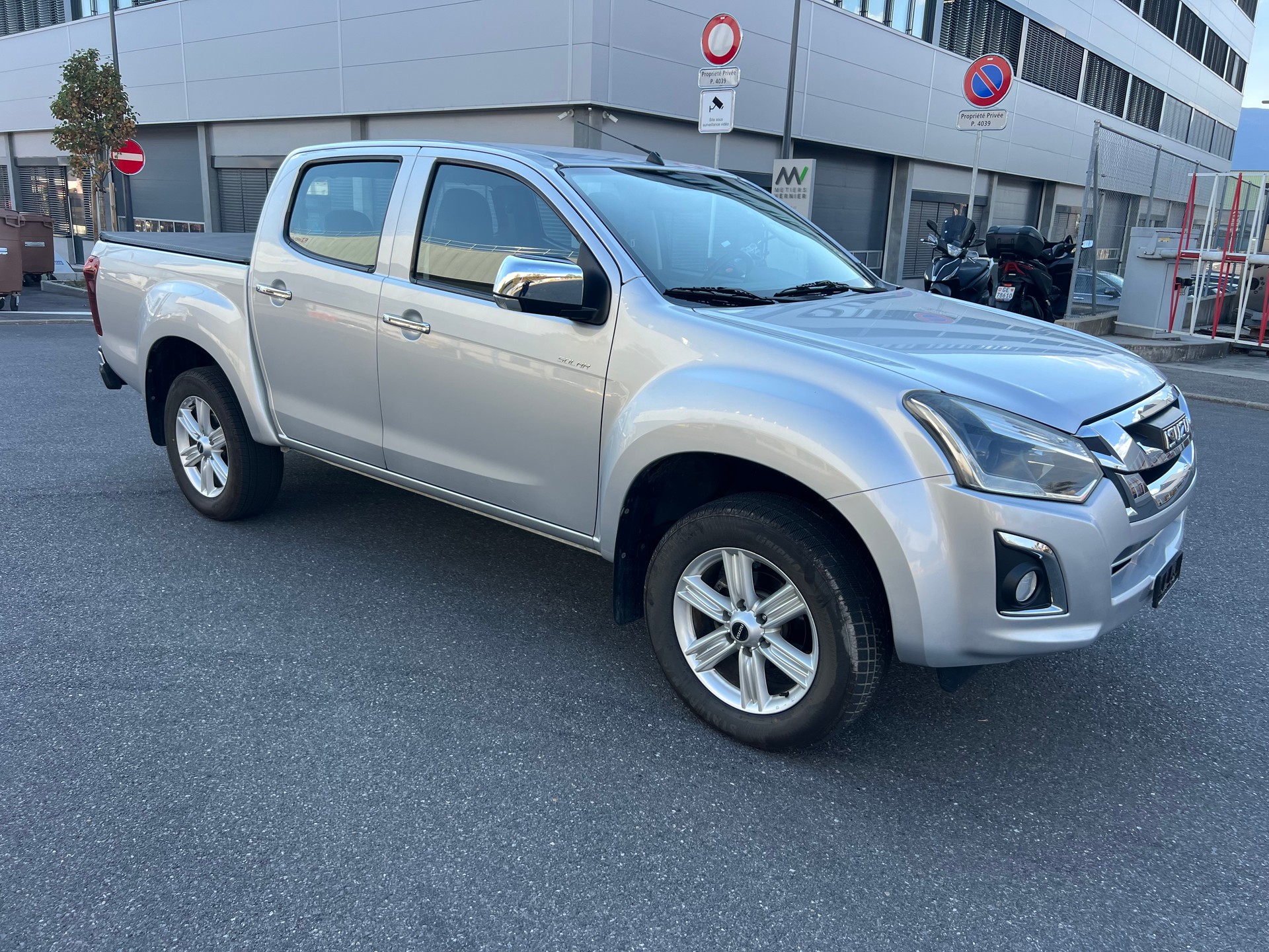 ISUZU D-MAX 1.9 Crew Cab Solar Plus 4x4 A-image-7