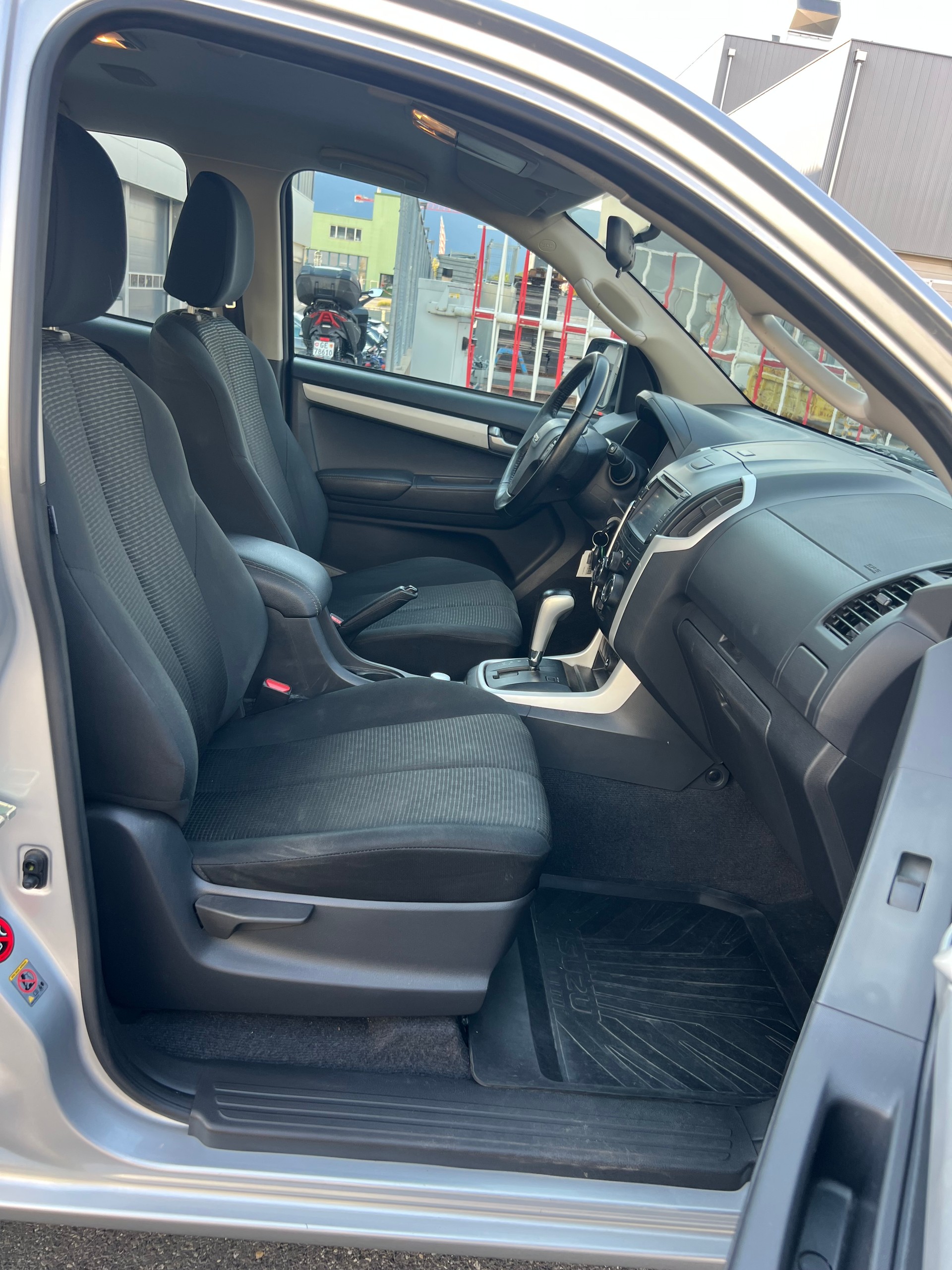 ISUZU D-MAX 1.9 Crew Cab Solar Plus 4x4 A-image-13