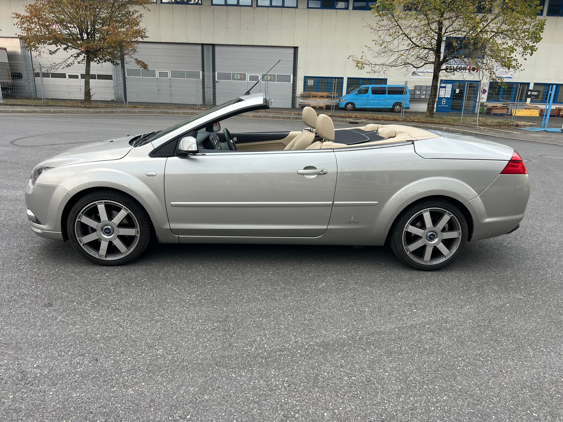 FORD Focus CC 2.0i Titanium-image-2