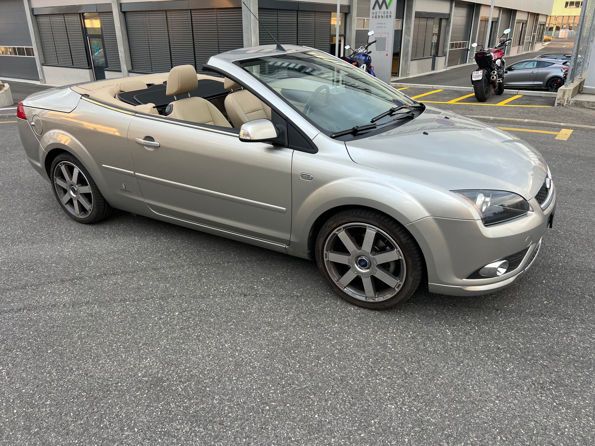 FORD Focus CC 2.0i Titanium-image-7