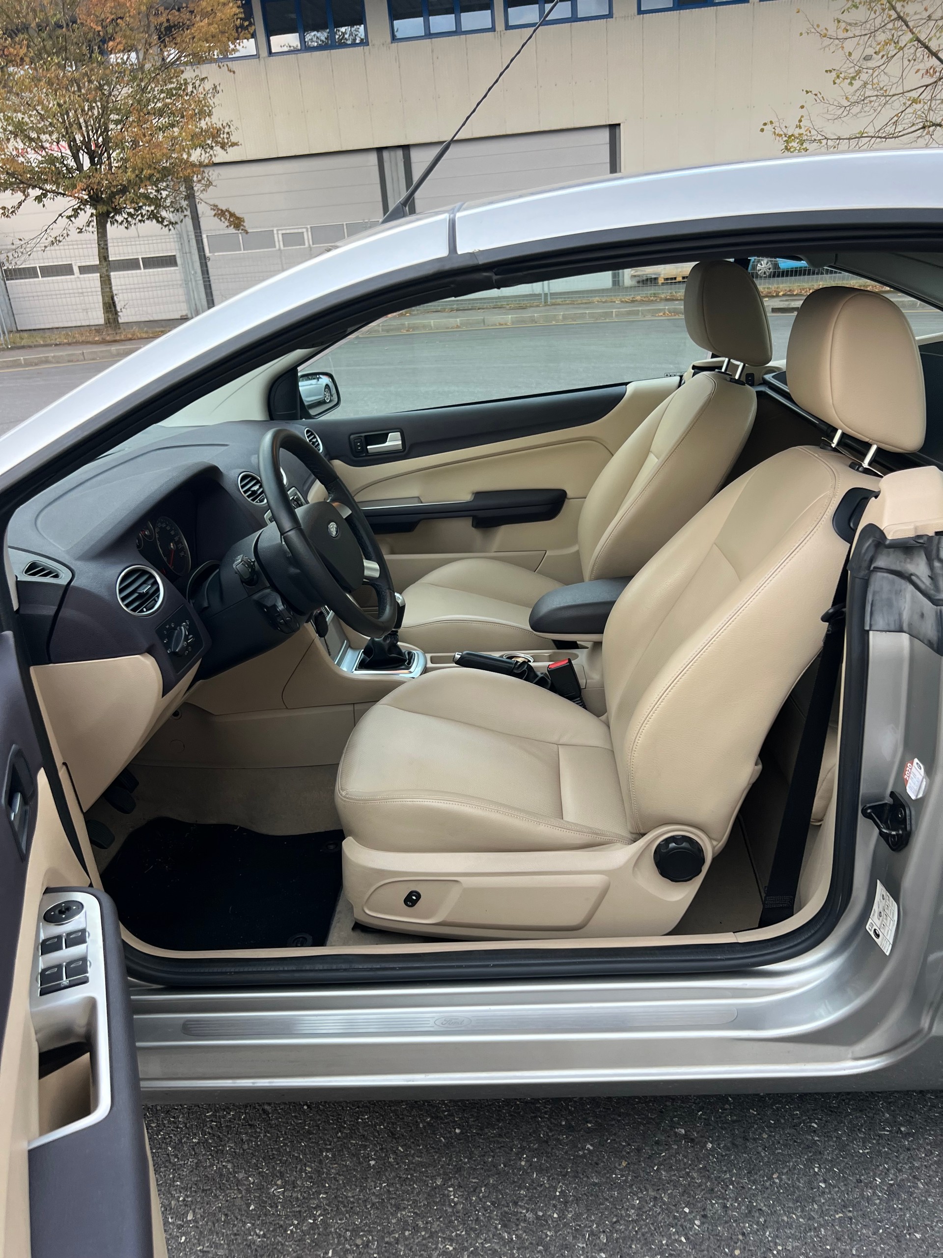 FORD Focus CC 2.0i Titanium-image-11
