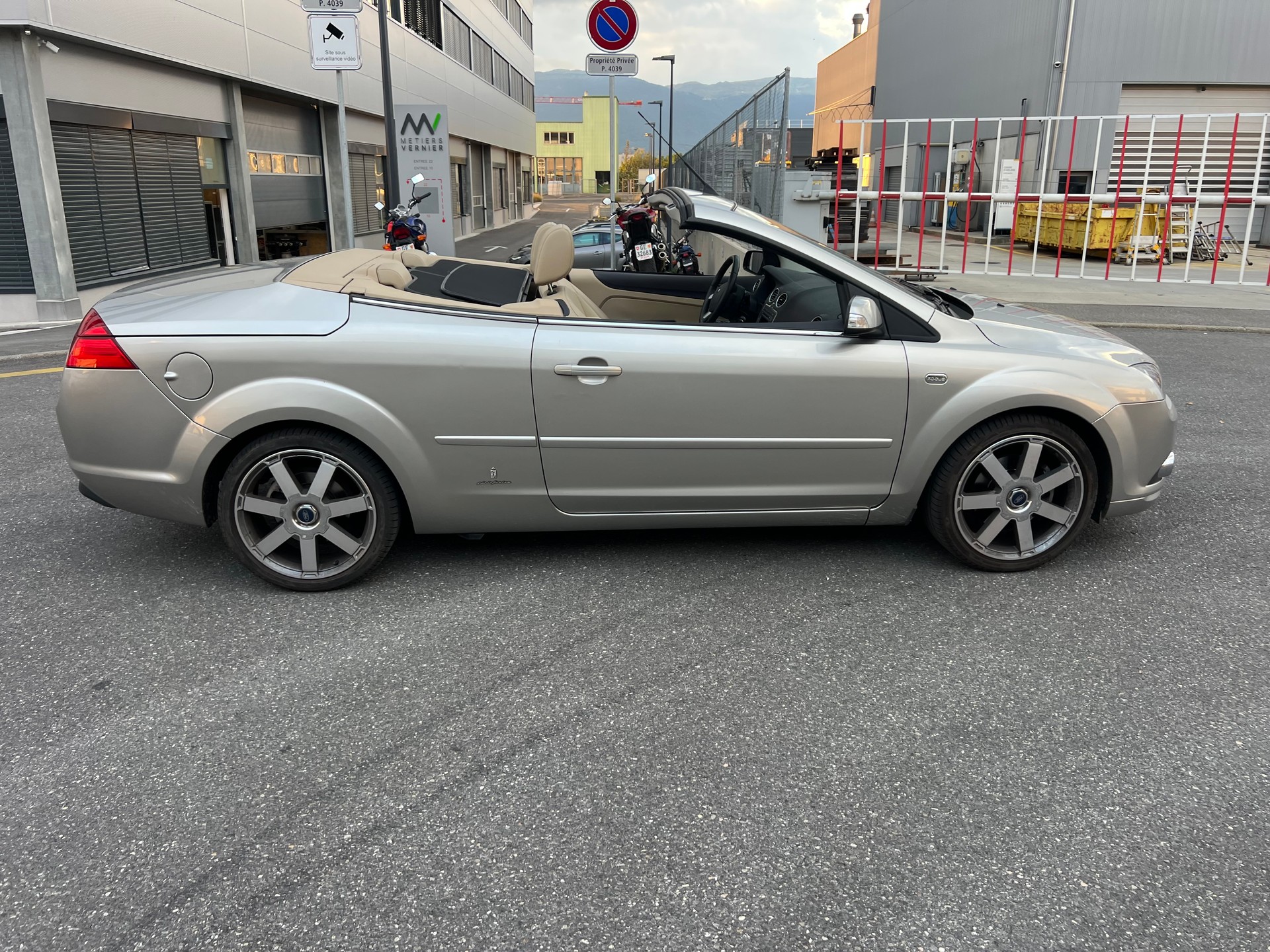 FORD Focus CC 2.0i Titanium-image-6