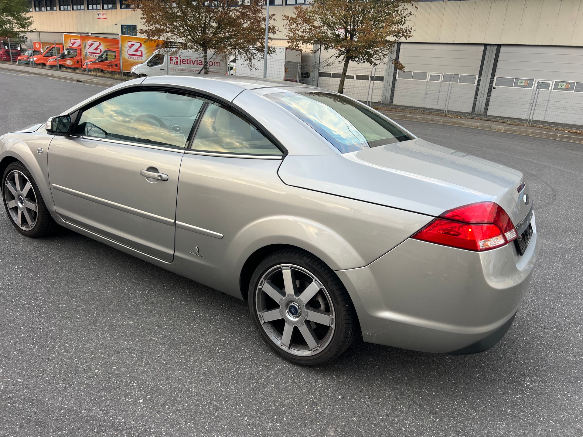 FORD Focus CC 2.0i Titanium-image-15