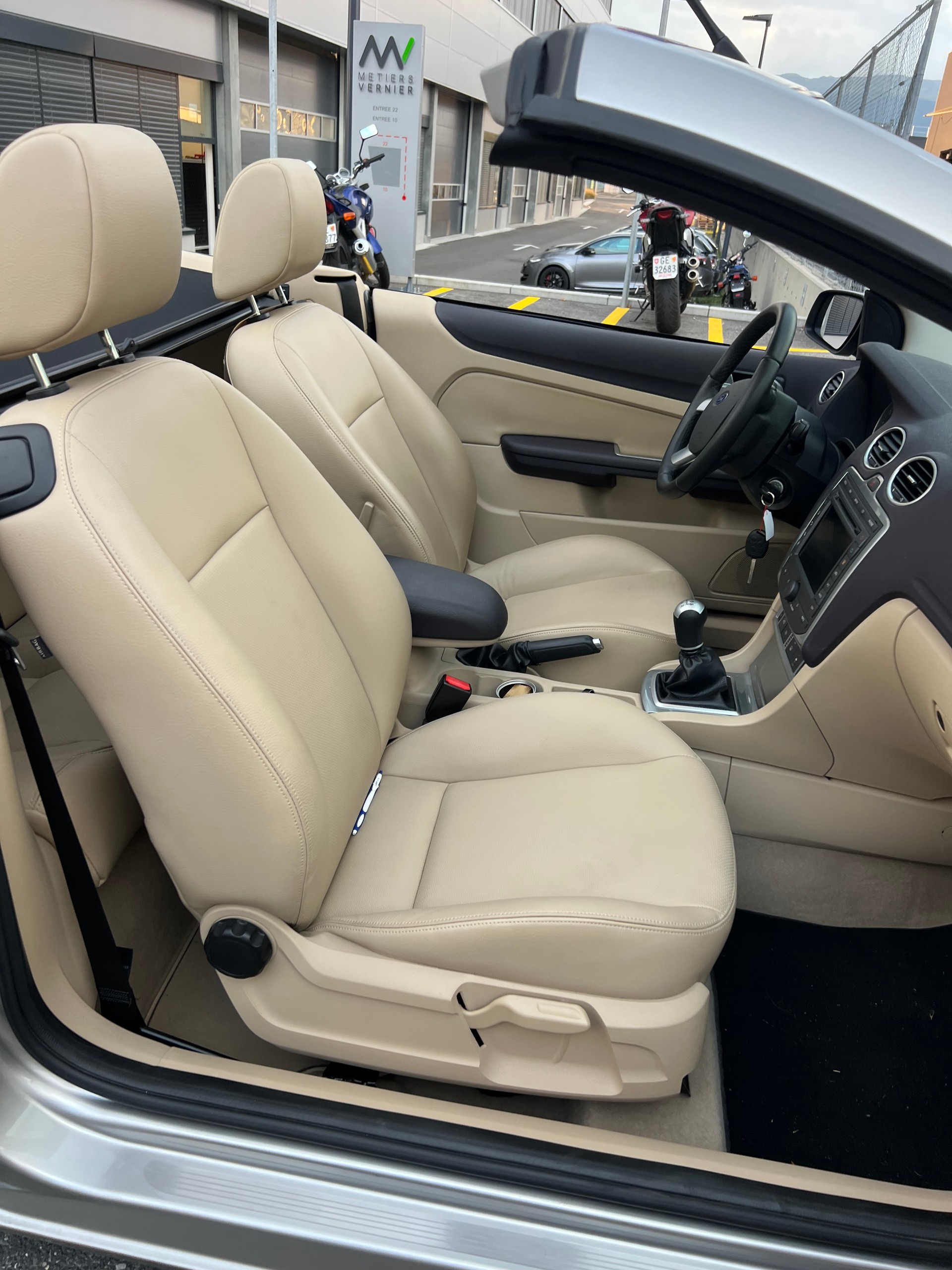 FORD Focus CC 2.0i Titanium-image-13