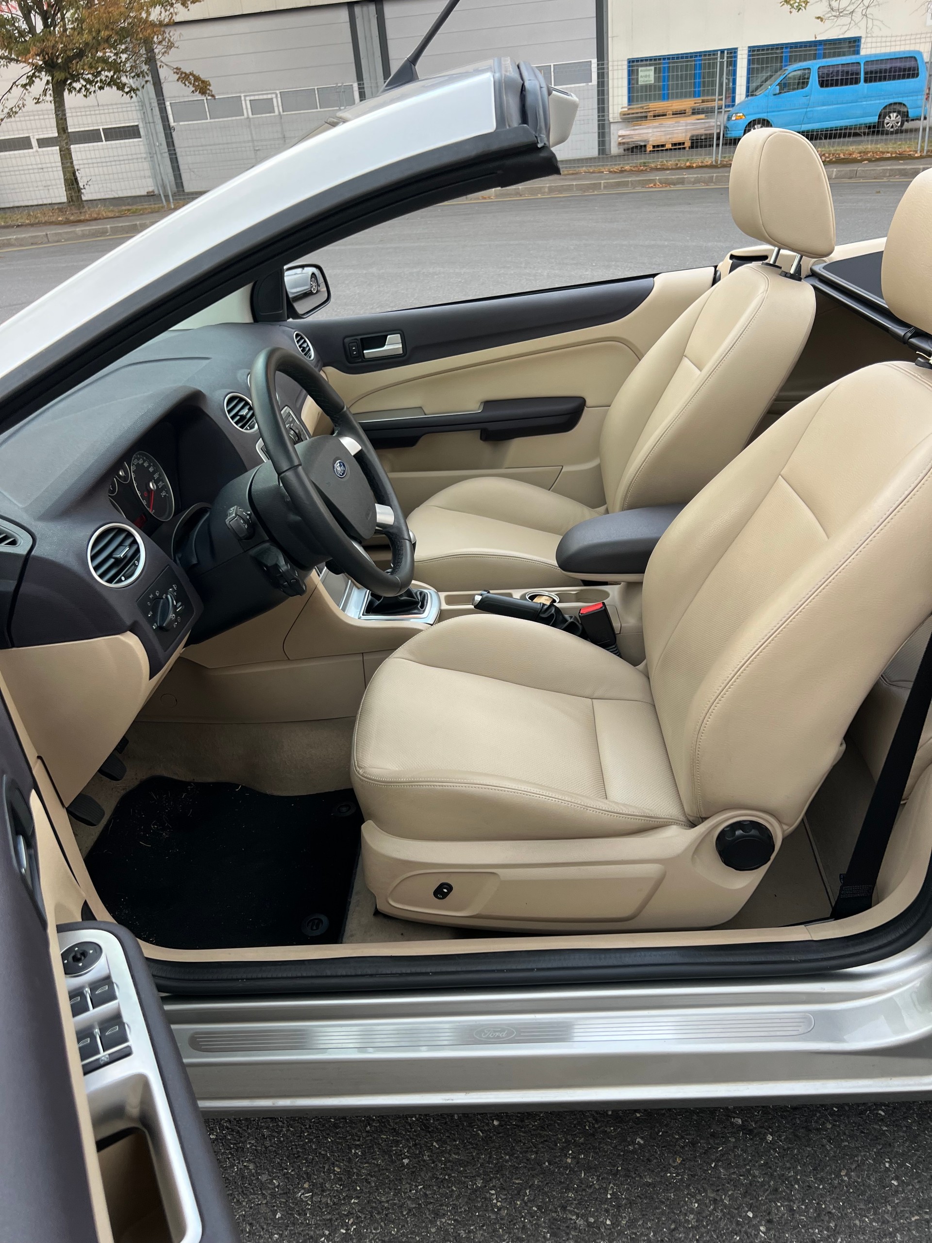 FORD Focus CC 2.0i Titanium-image-10