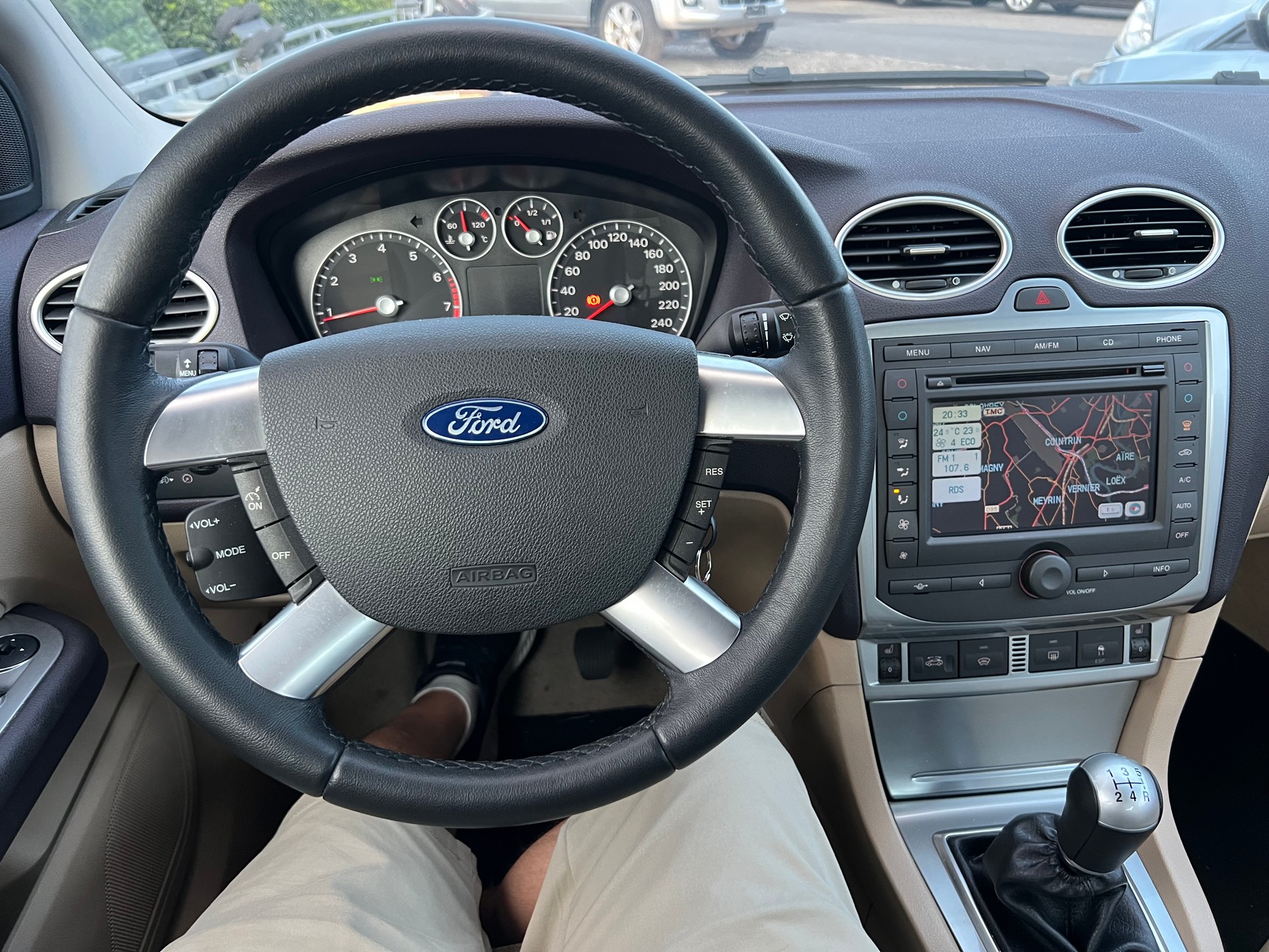 FORD Focus CC 2.0i Titanium-image-12