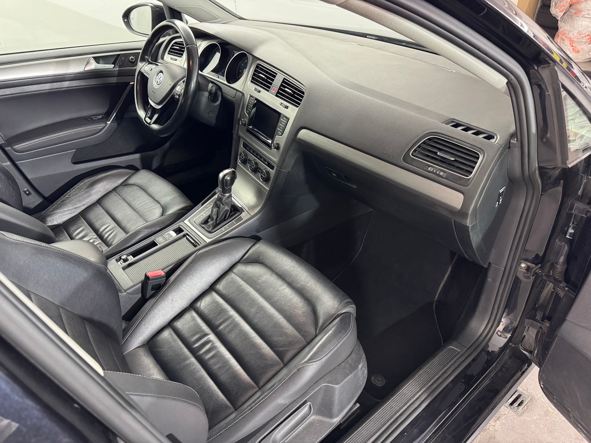 VW Golf Variant 1.6 TDI Comfortline DSG-image-8