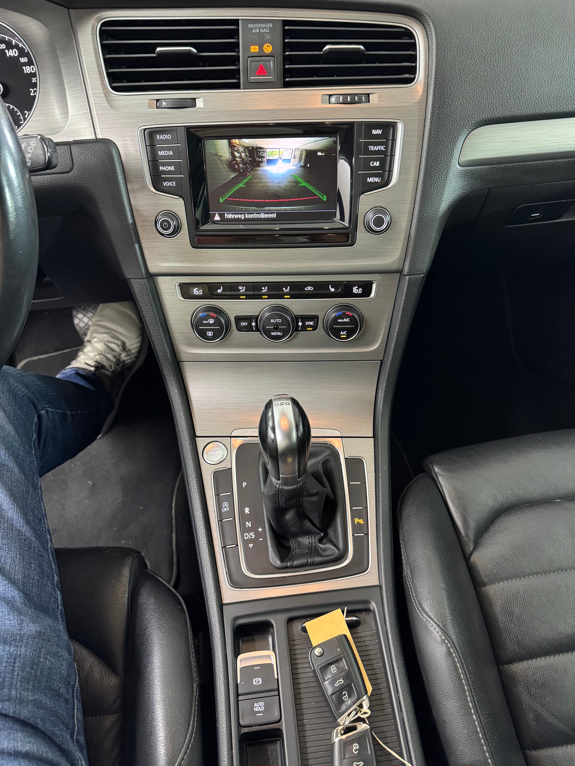 VW Golf Variant 1.6 TDI Comfortline DSG-image-11