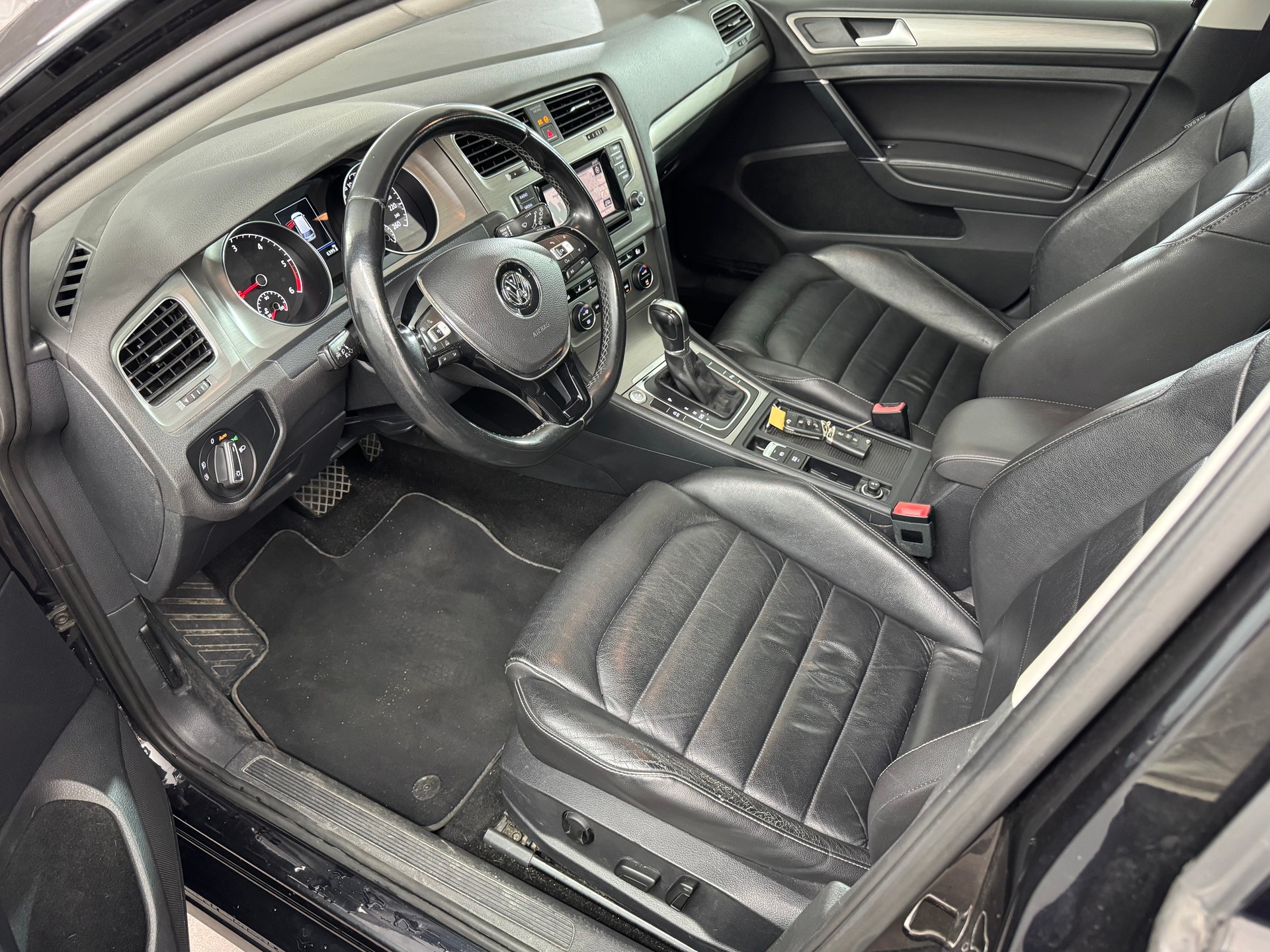 VW Golf Variant 1.6 TDI Comfortline DSG-image-7