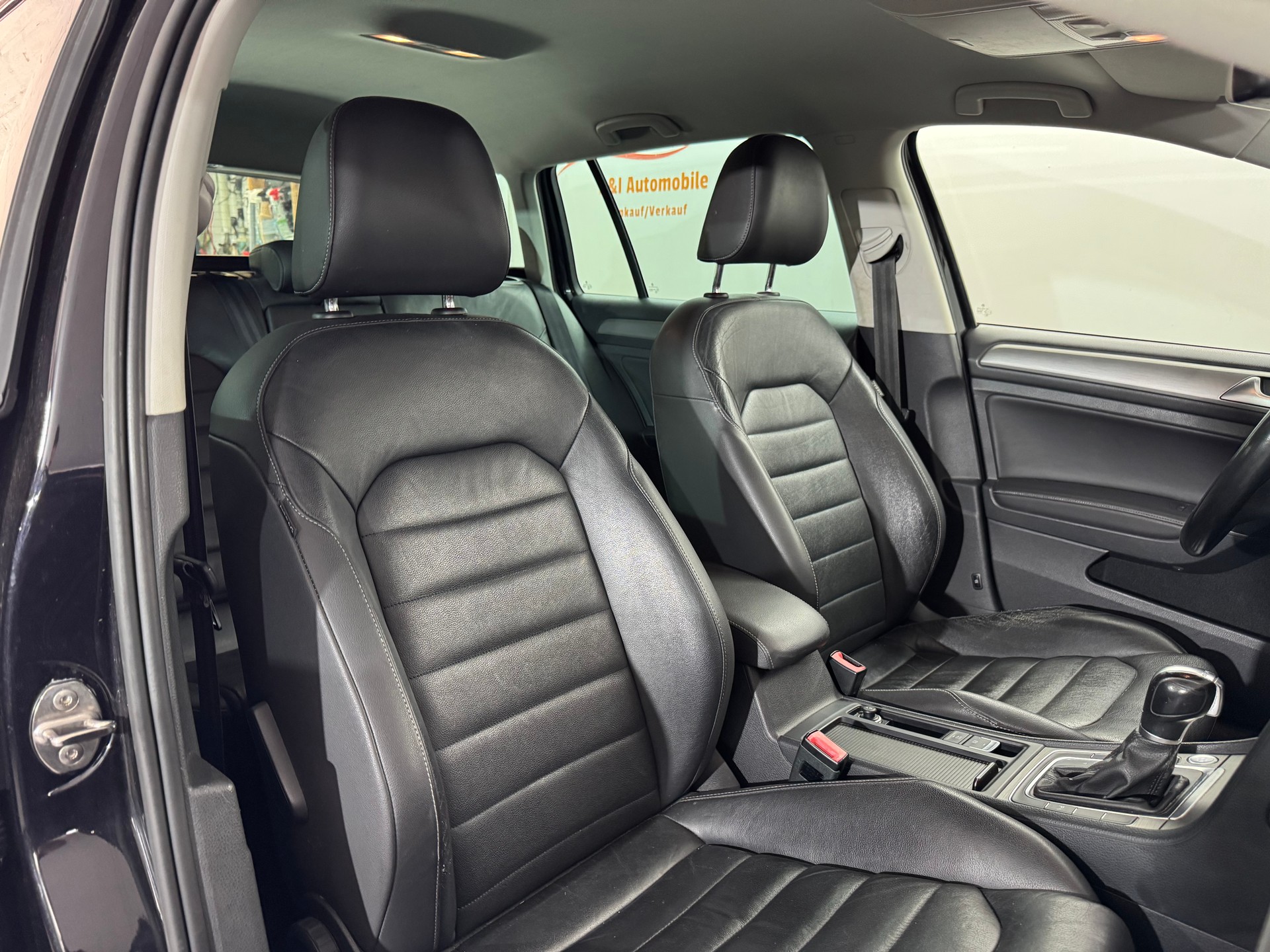 VW Golf Variant 1.6 TDI Comfortline DSG-image-9