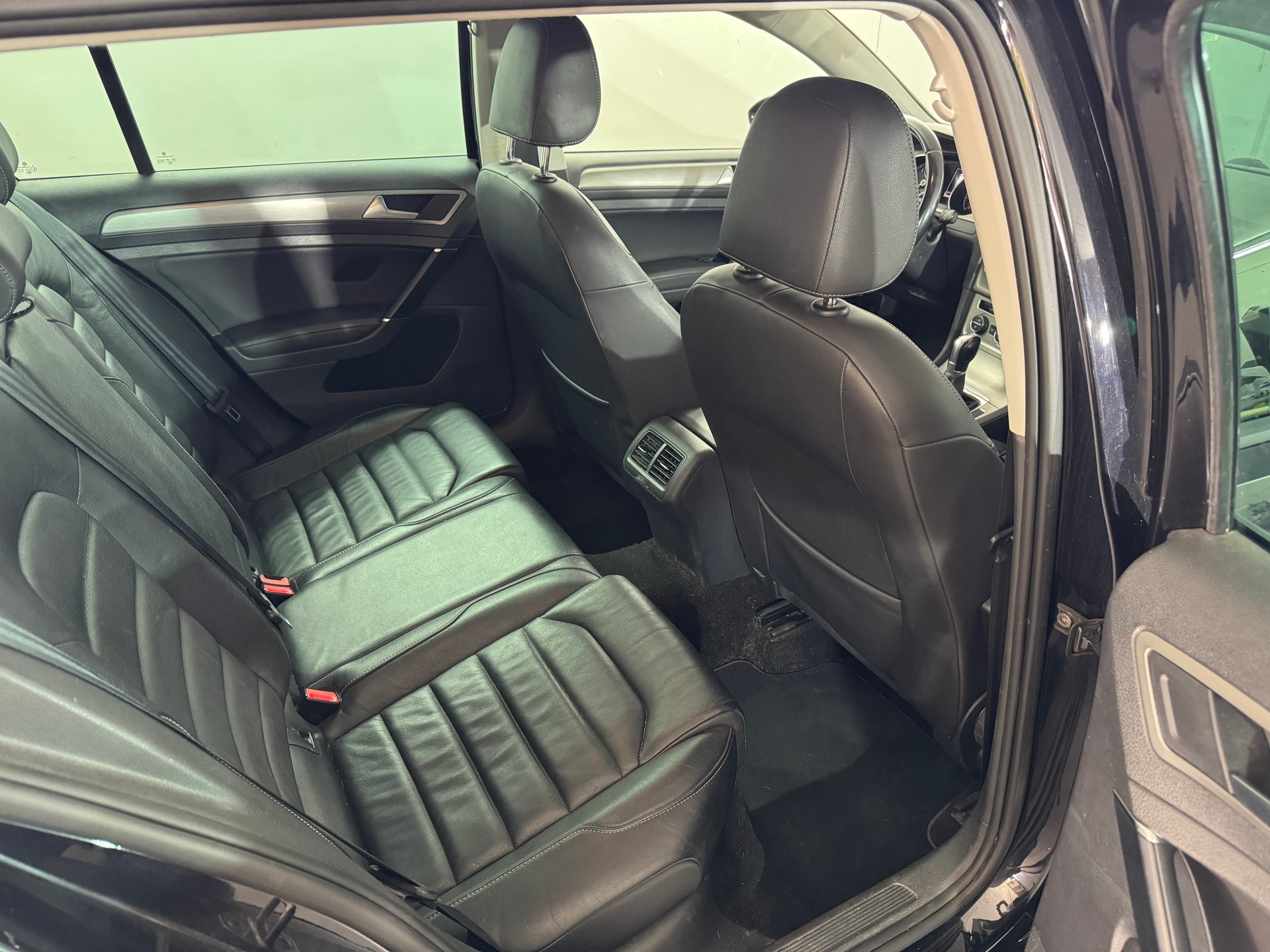 VW Golf Variant 1.6 TDI Comfortline DSG-image-10