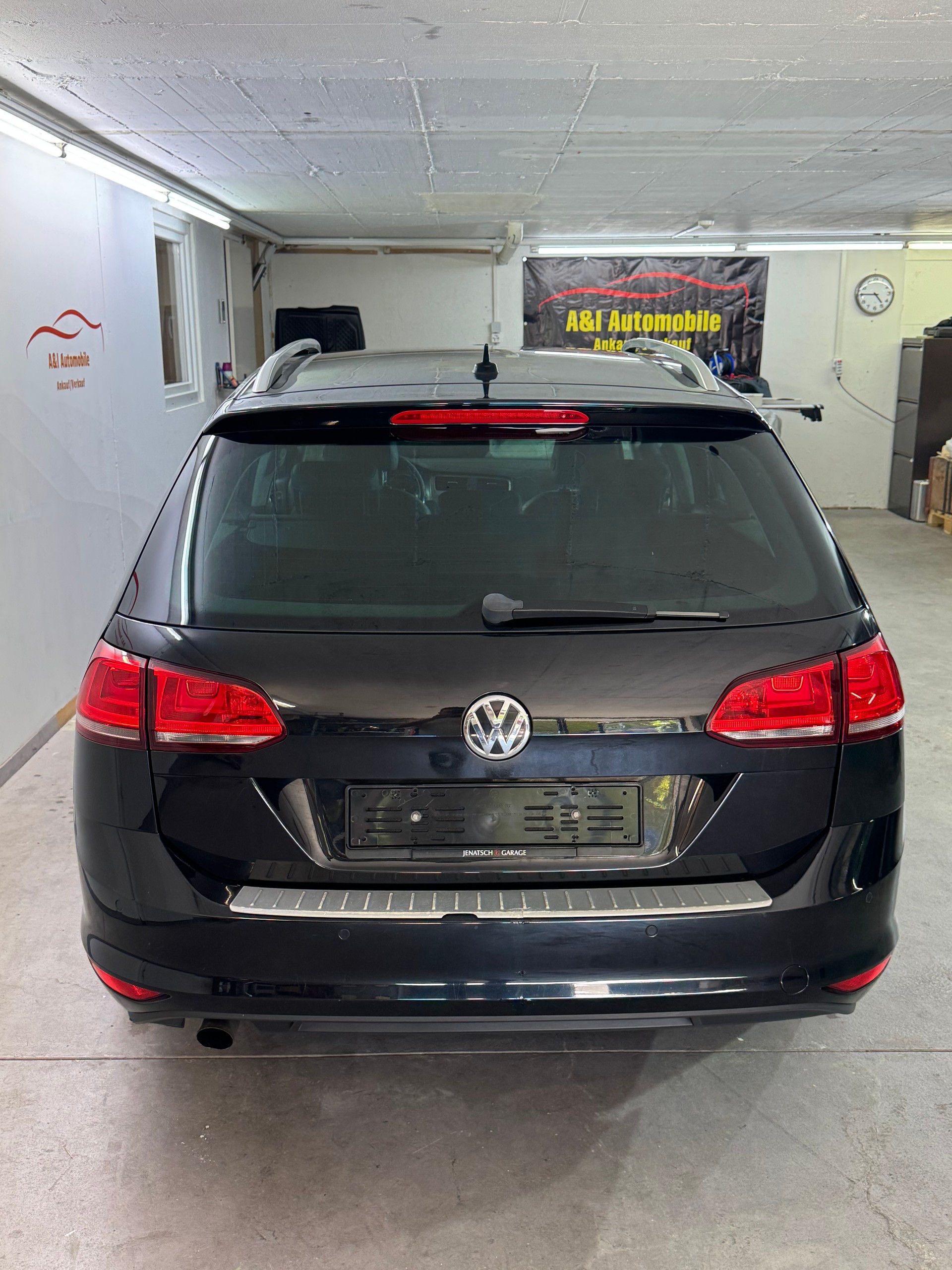 VW Golf Variant 1.6 TDI Comfortline DSG-image-5