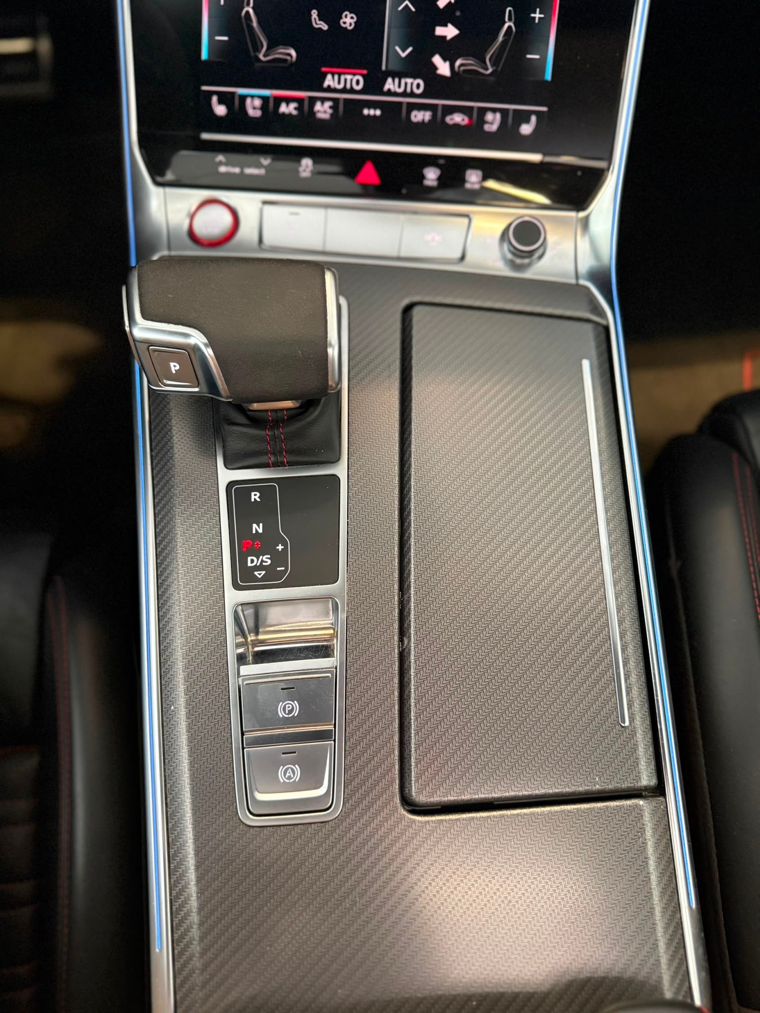 AUDI RS6 Avant 4.0 TFSI V8 quattro-image-24
