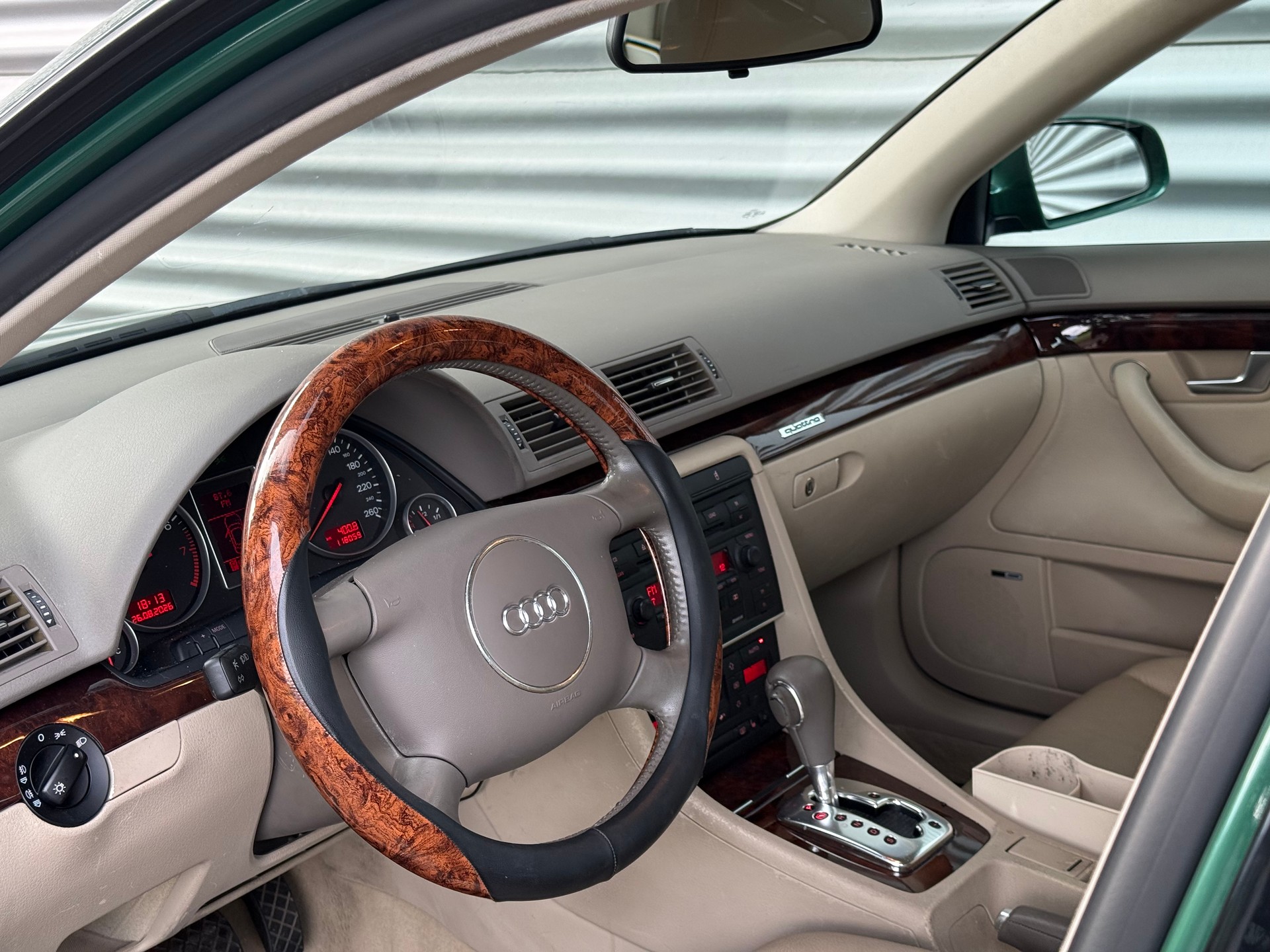 AUDI A4 3.0 V6 quattro-image-8