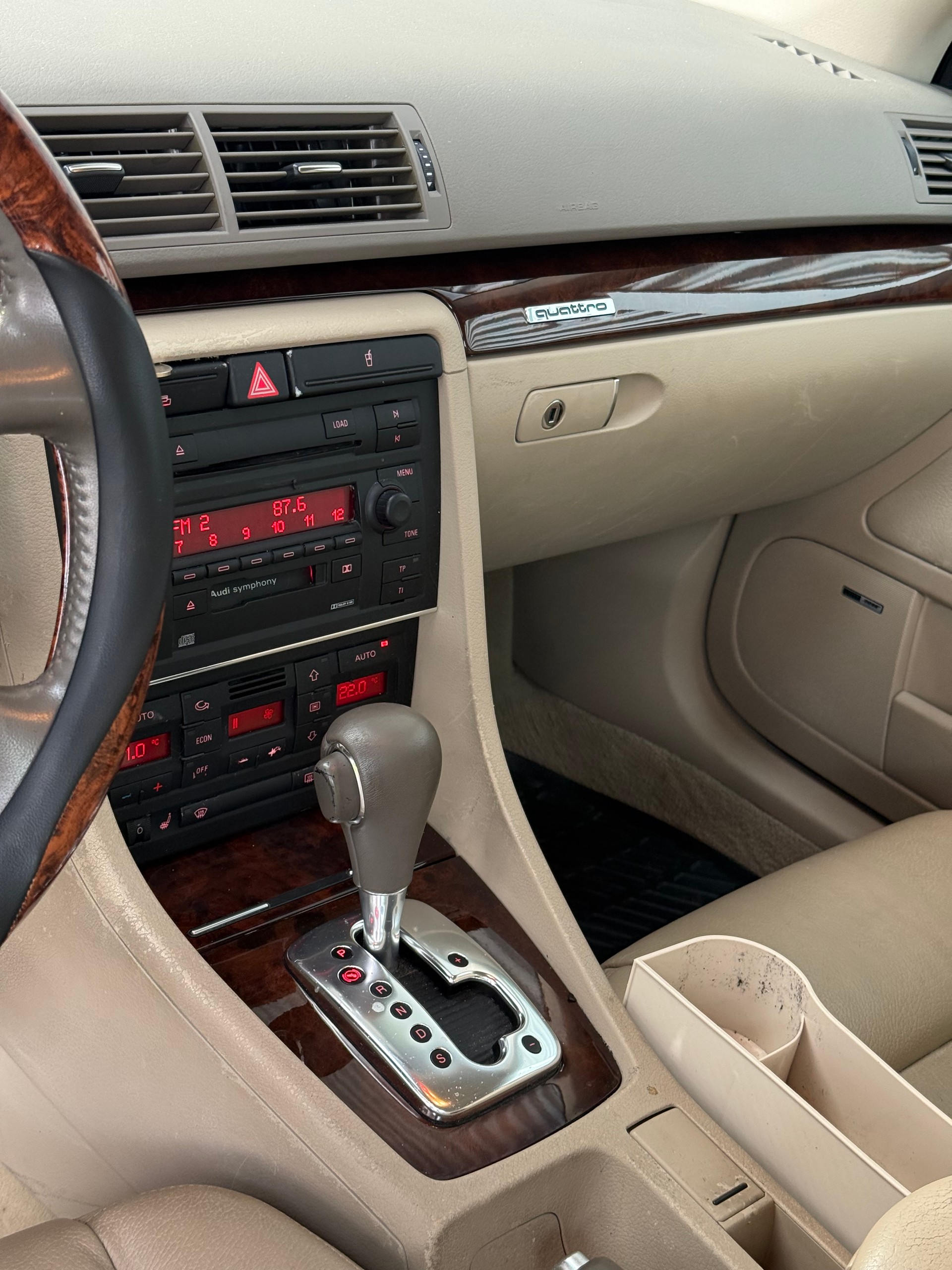 AUDI A4 3.0 V6 quattro-image-9
