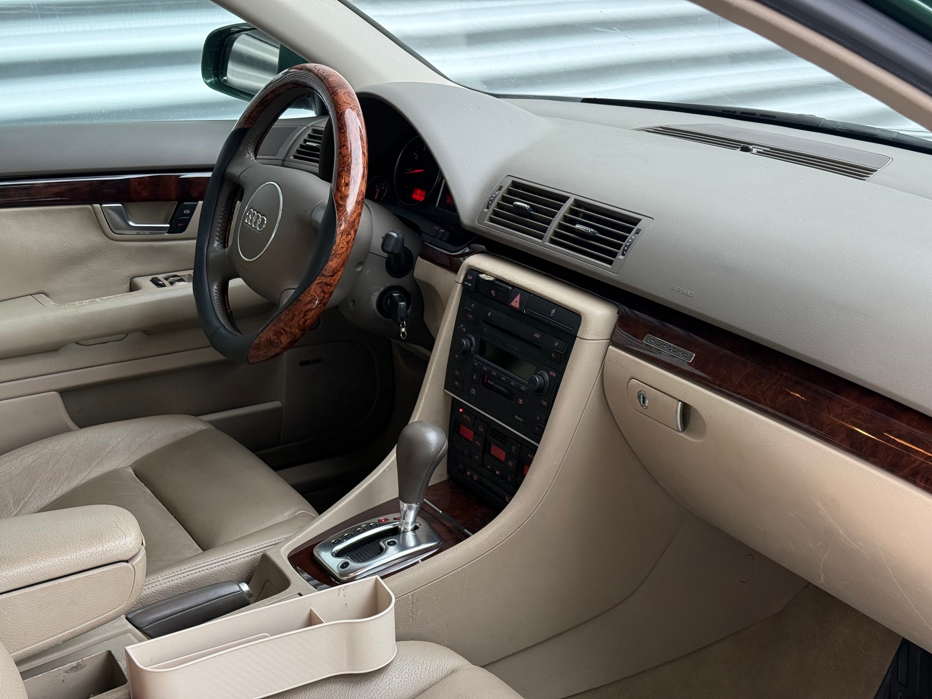 AUDI A4 3.0 V6 quattro-image-6