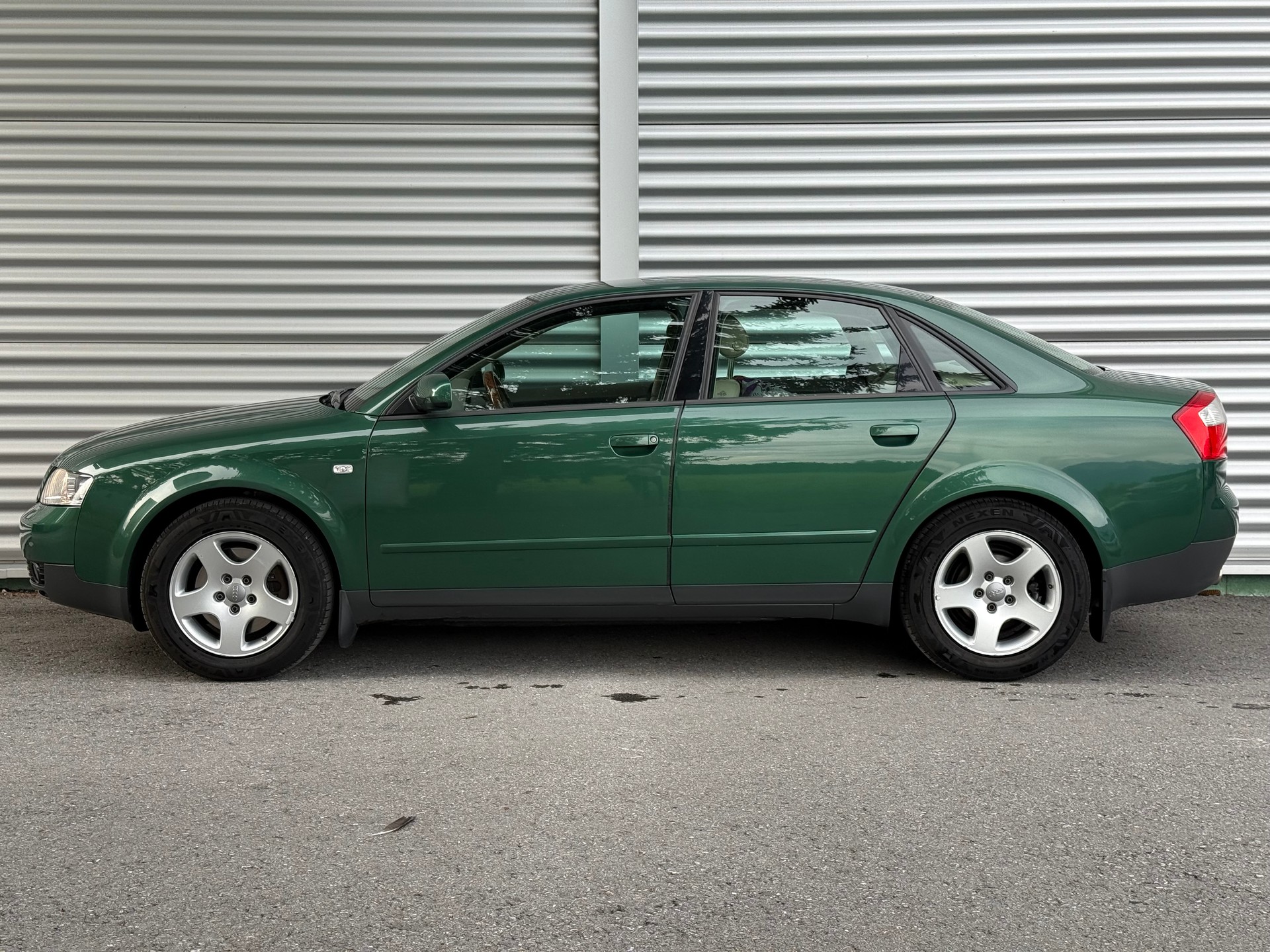 AUDI A4 3.0 V6 quattro-image-1