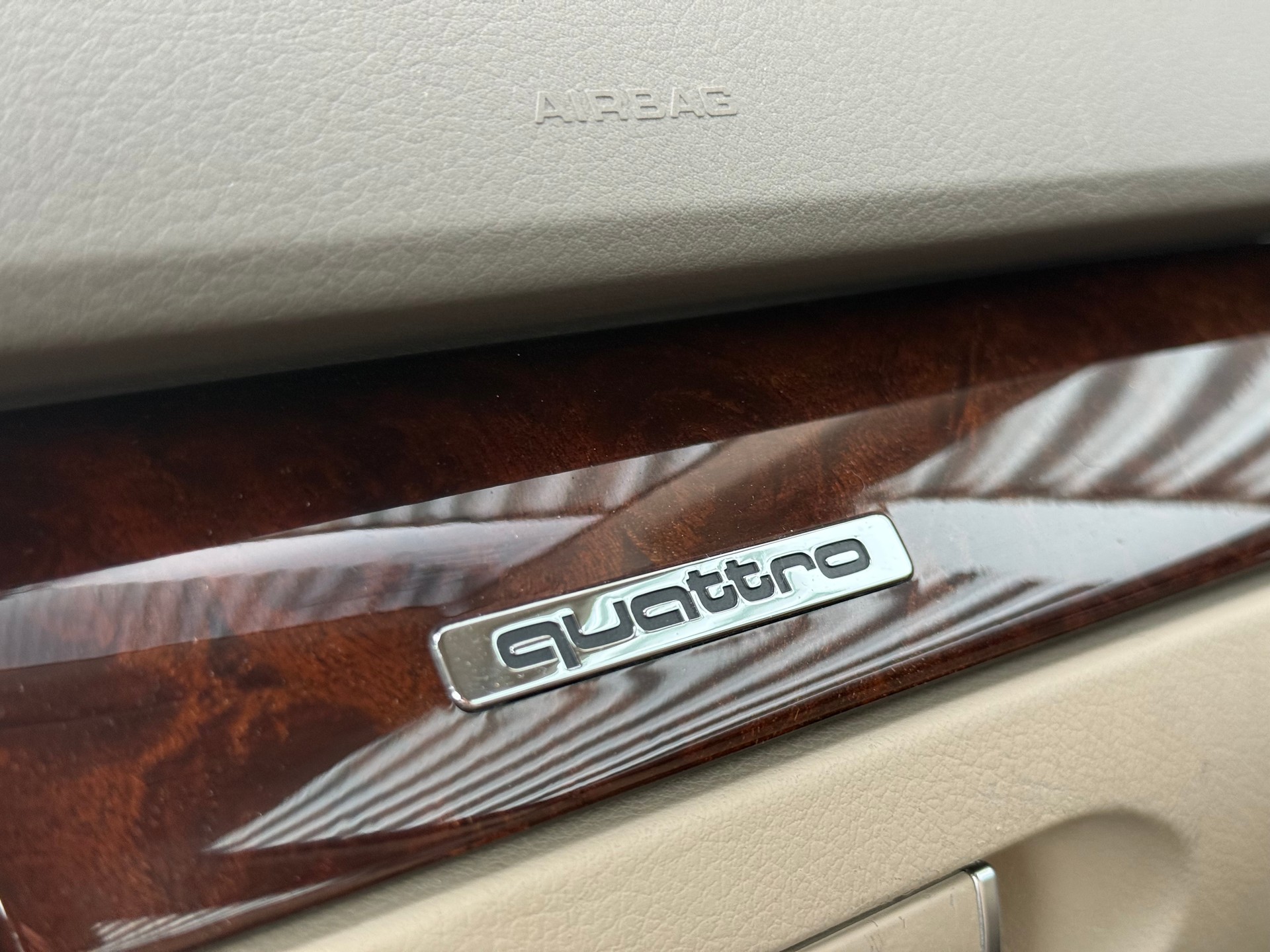 AUDI A4 3.0 V6 quattro-image-10