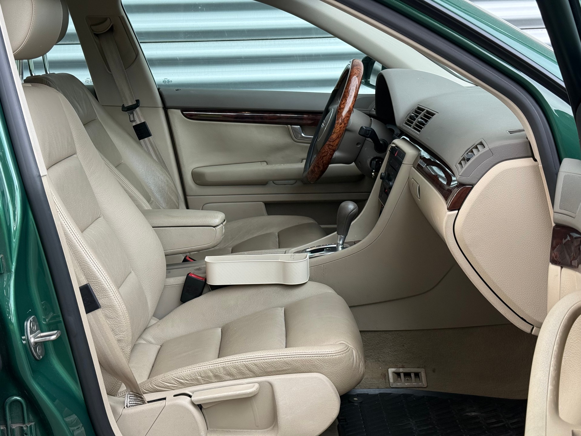 AUDI A4 3.0 V6 quattro-image-7
