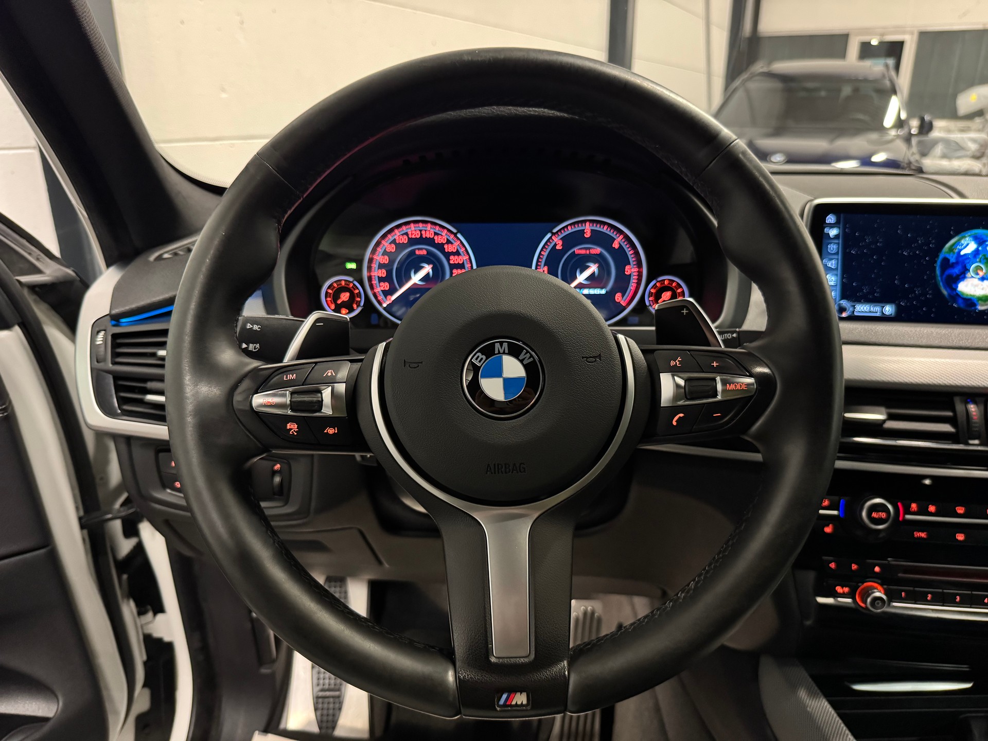 BMW X5 xDrive M50d Steptronic-image-25