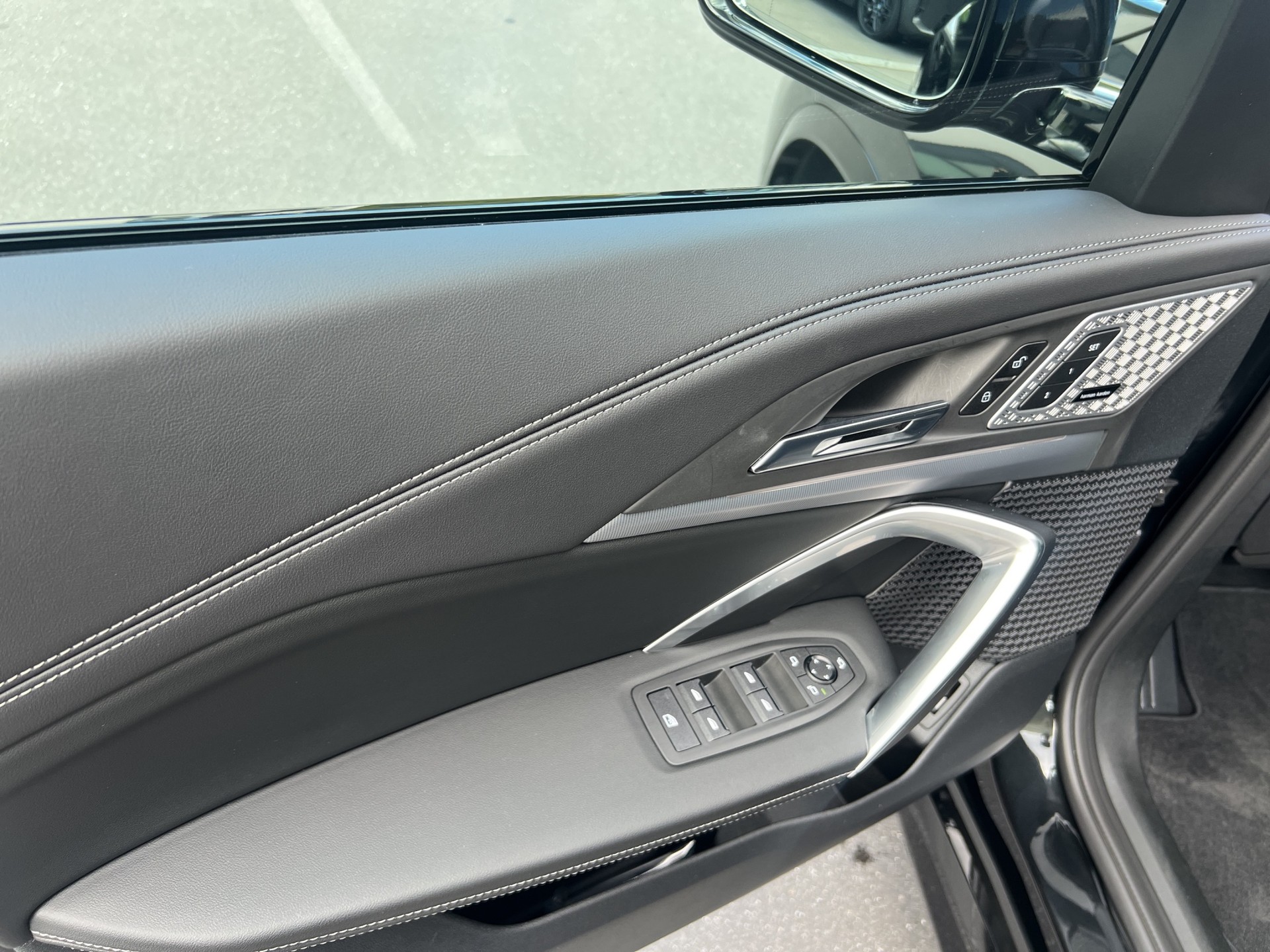 BMW iX1 xDrive 30 M Sport Pro-image-12