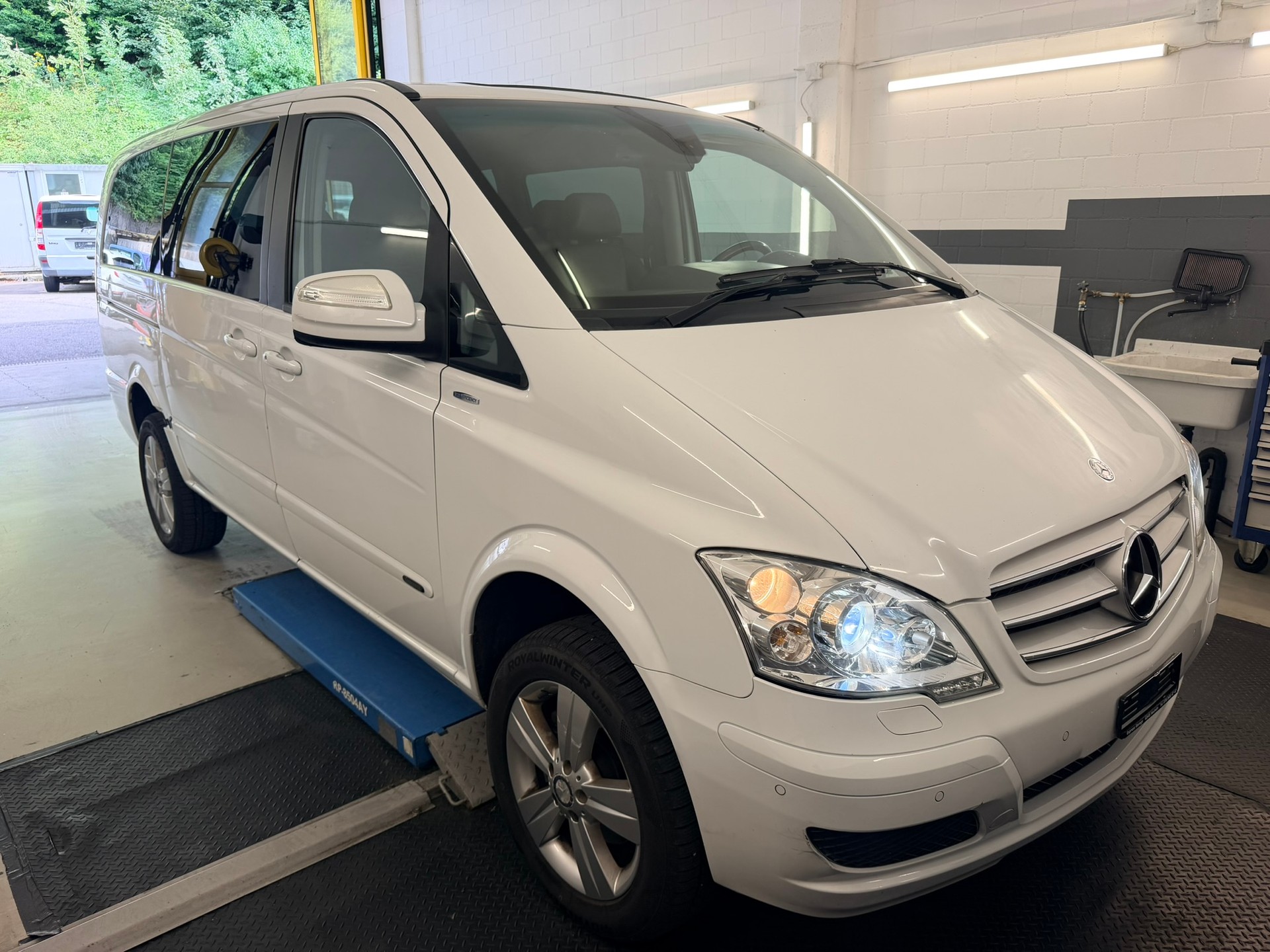MERCEDES-BENZ Viano 2.2 CDI Blue Eff. Ambiente Ed. L 4Matic A-image-2