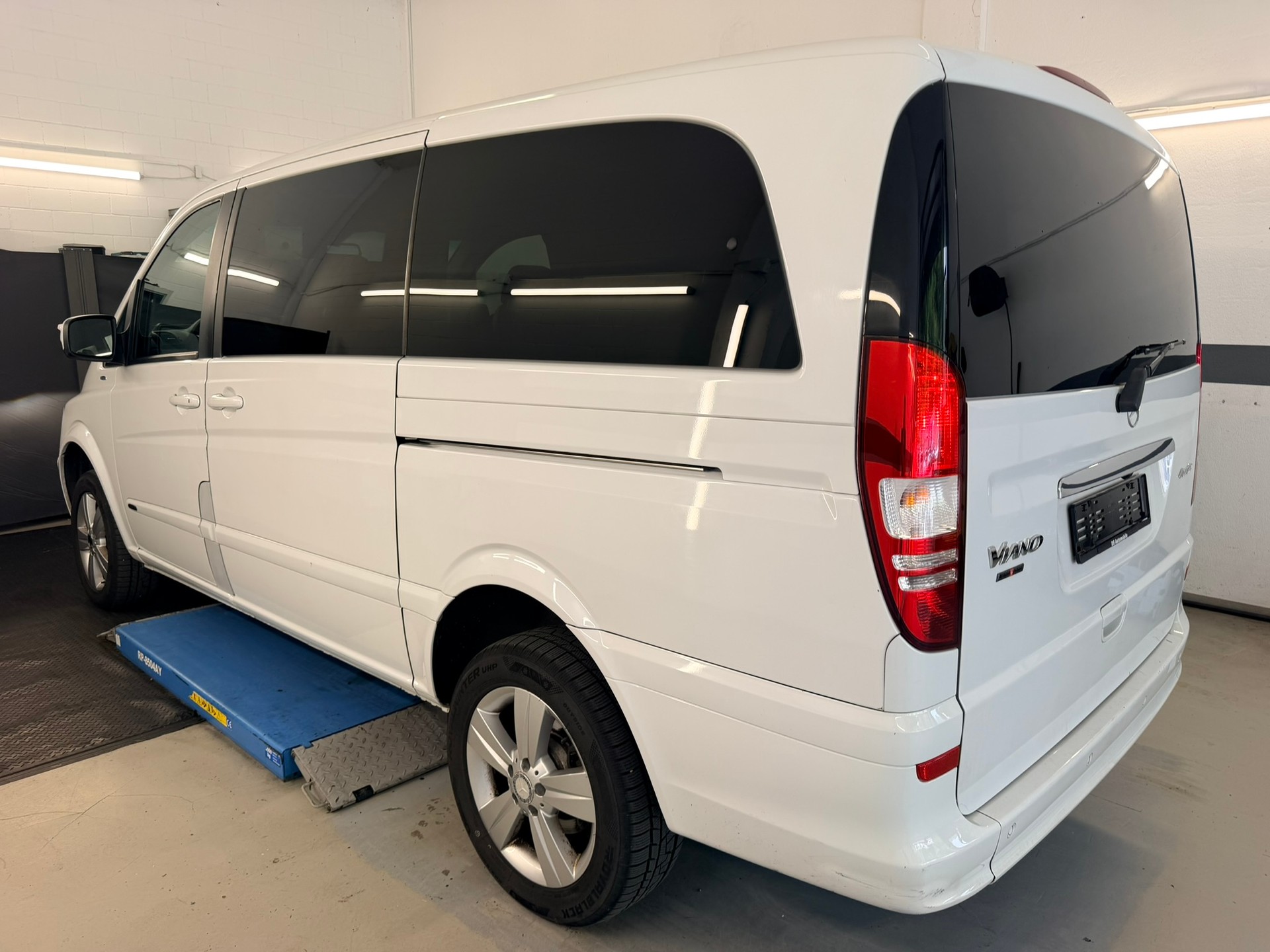 MERCEDES-BENZ Viano 2.2 CDI Blue Eff. Ambiente Ed. L 4Matic A-image-6
