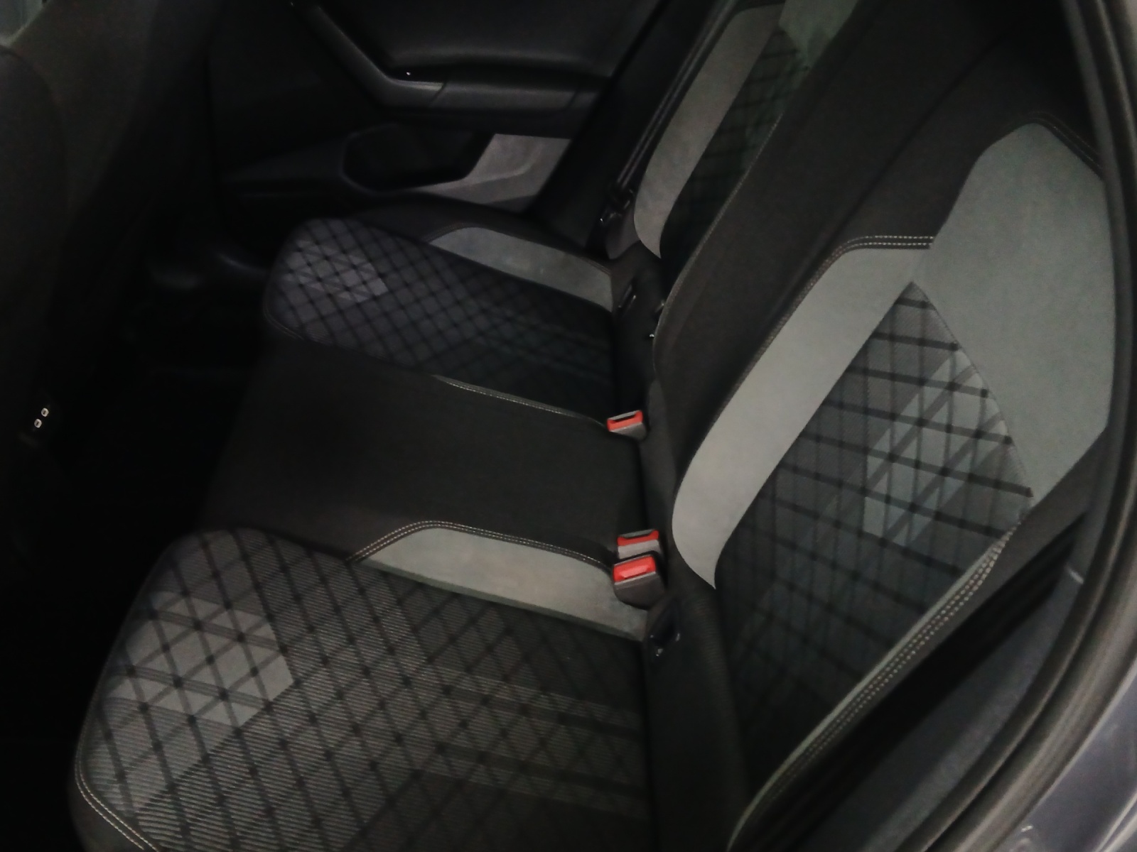 VW Taigo 1.0 TSI R-Line DSG-image-11