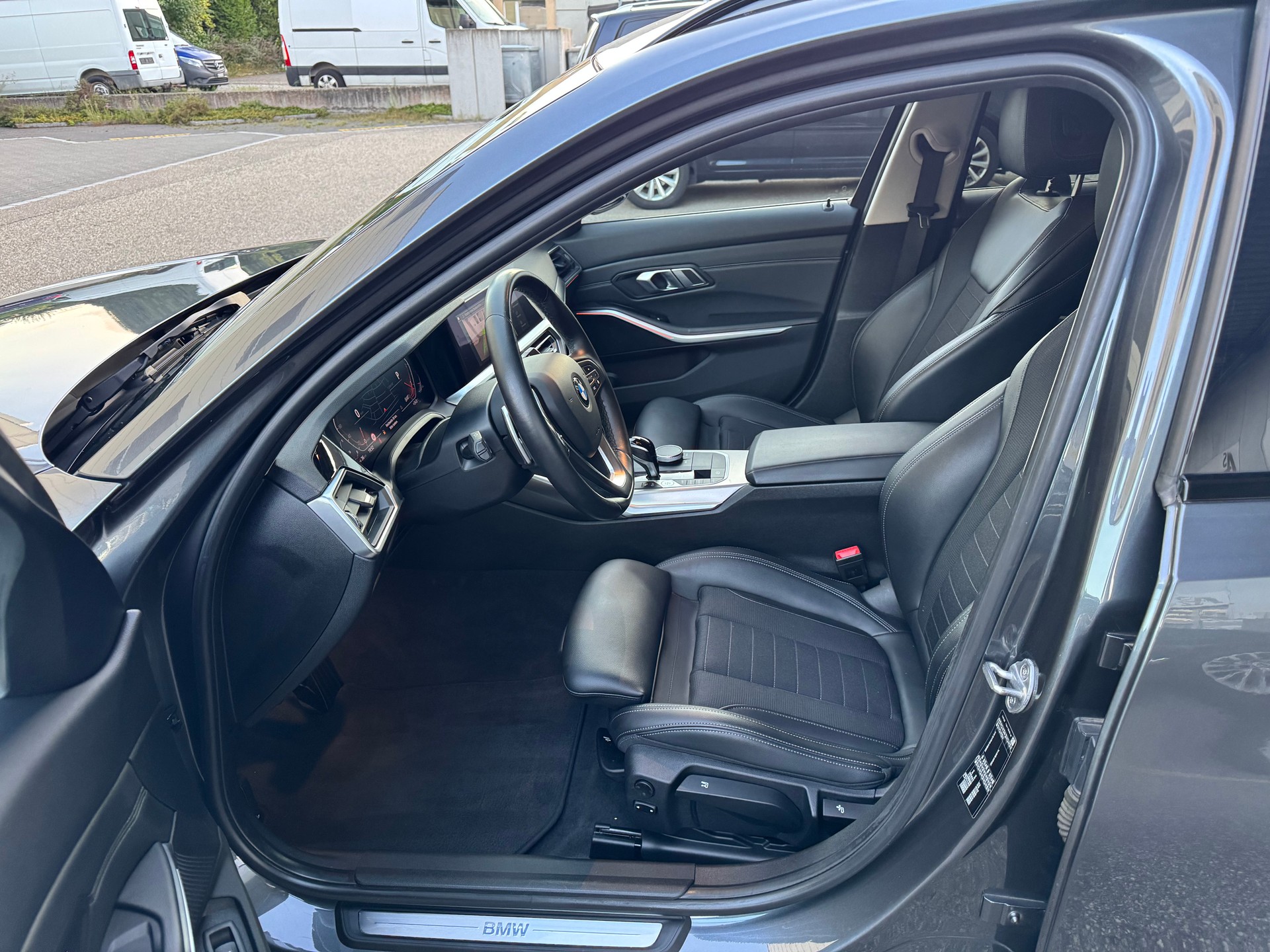 BMW 320d Touring Sport Line Steptronic * Ab MFK & Service *-image-5